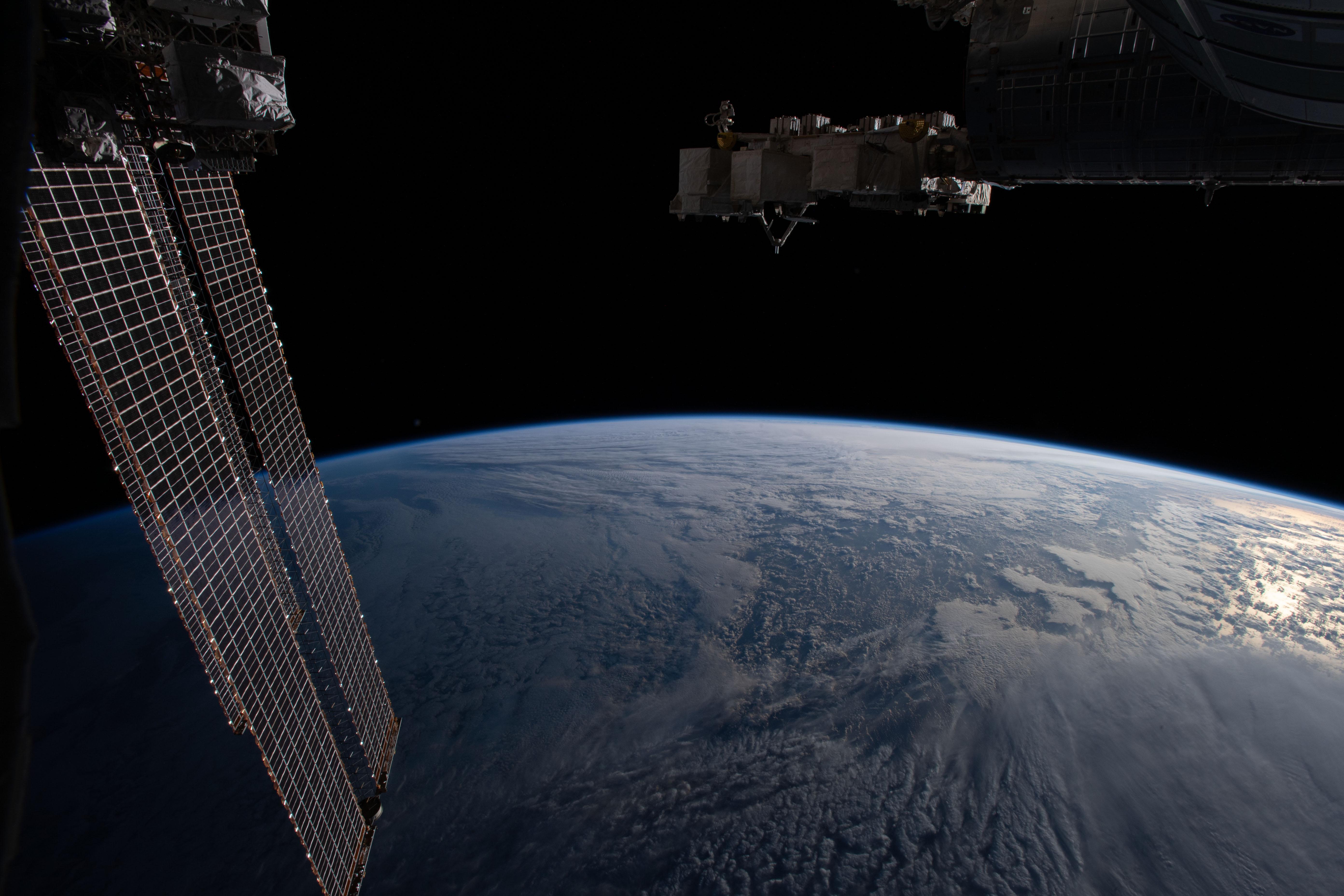 View From the ISS in 4K wallpaper