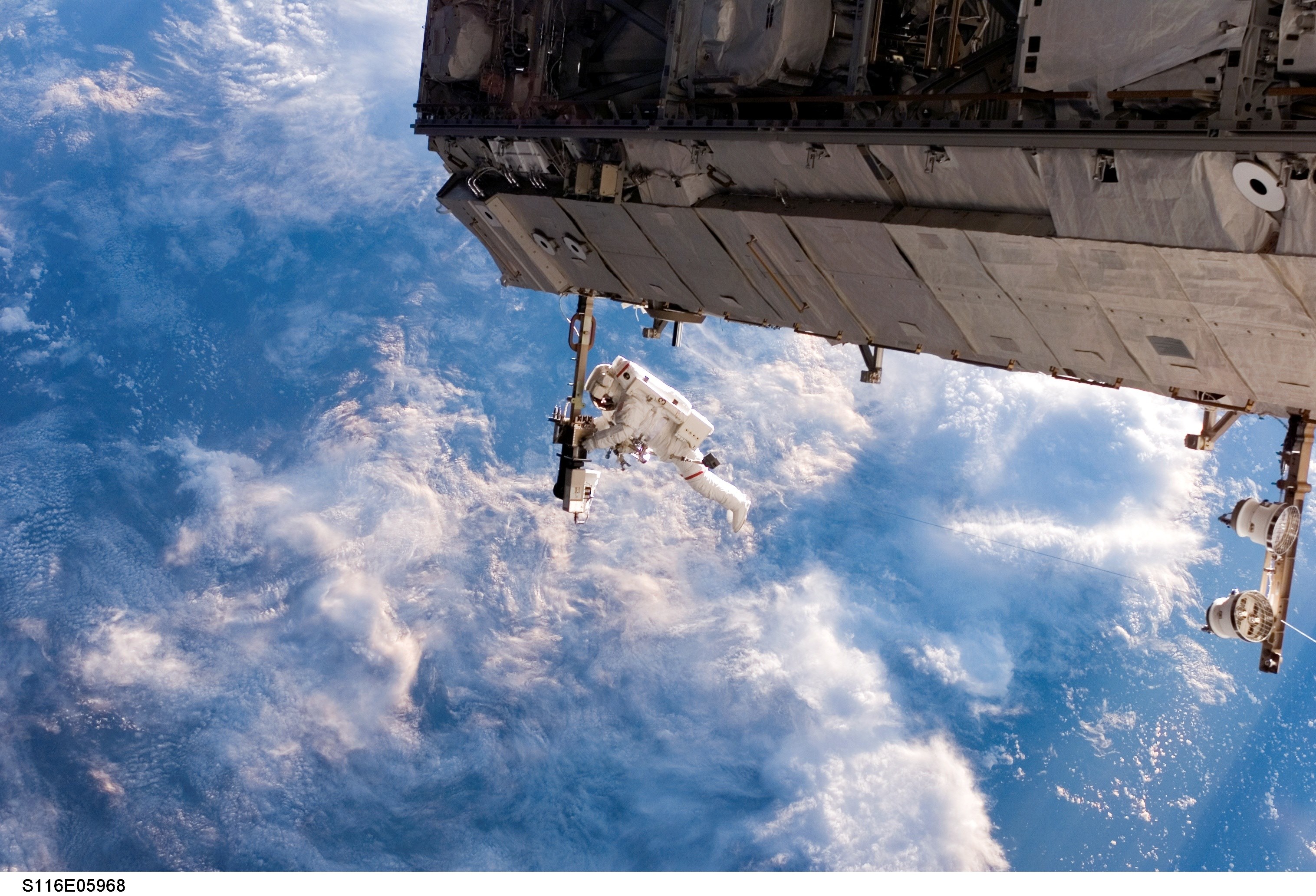 Wallpaper / iss space station international space station 4k wallpaper free download