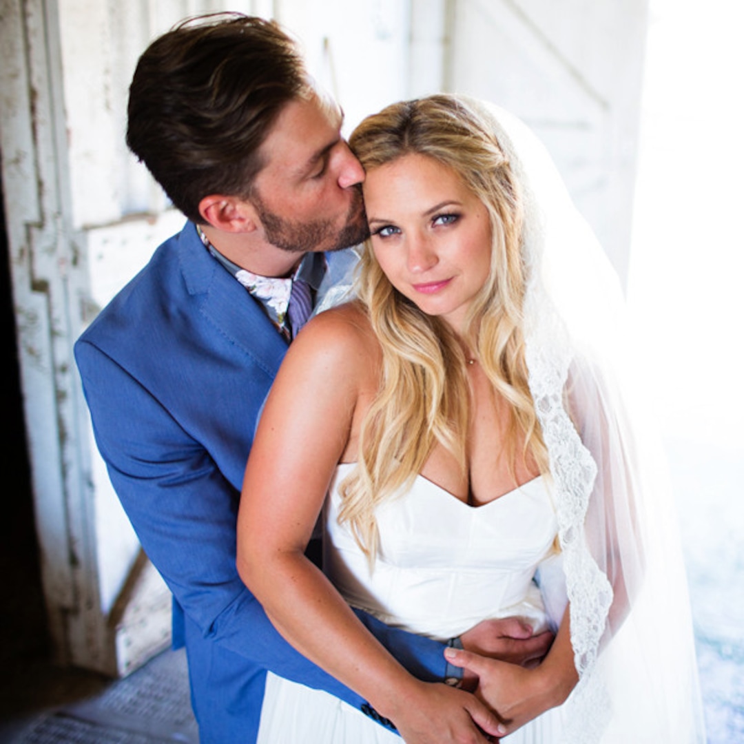 Pretty Little Liars Star Vanessa Ray Gets Married!! Online