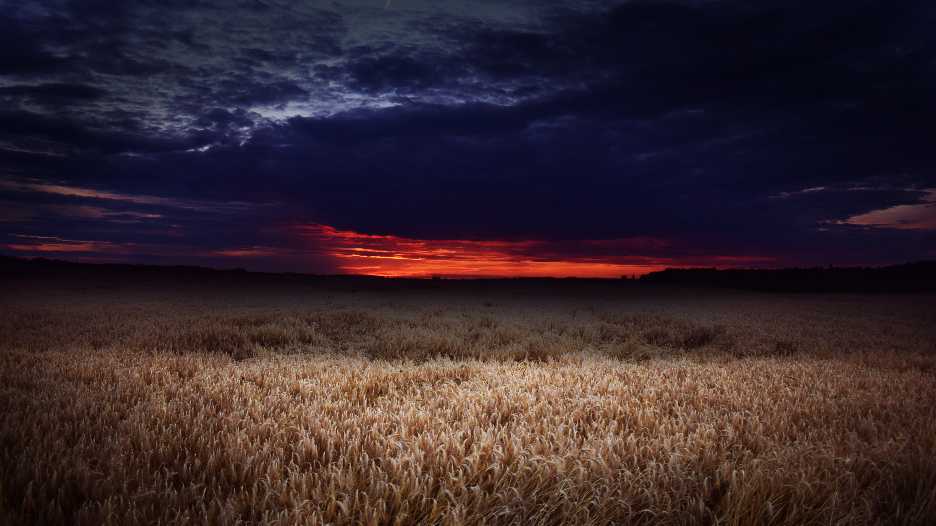 Wallpaper 4k Dark Field Covered By Clouds Sunset 4k Wallpaper