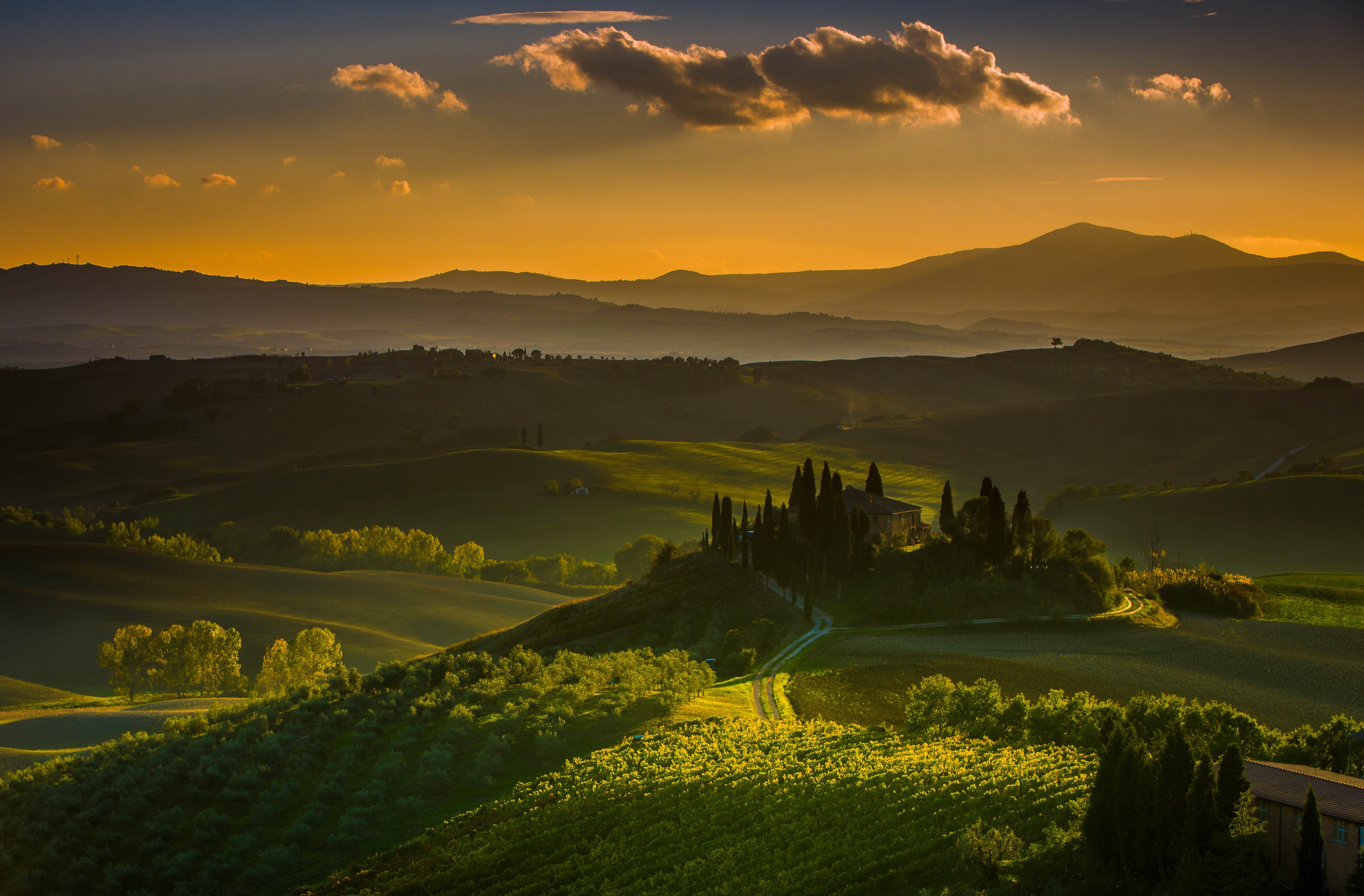 Wallpaper, sunlight, landscape, sunset, Italy, hill, nature, reflection, sky, field, sunrise, yellow, evening, morning, mist, Sun, horizon, valley, wilderness, dusk, Tuscany, plateau, cloud, autumn, dawn, grassland, agriculture, meadow, plain, prairie
