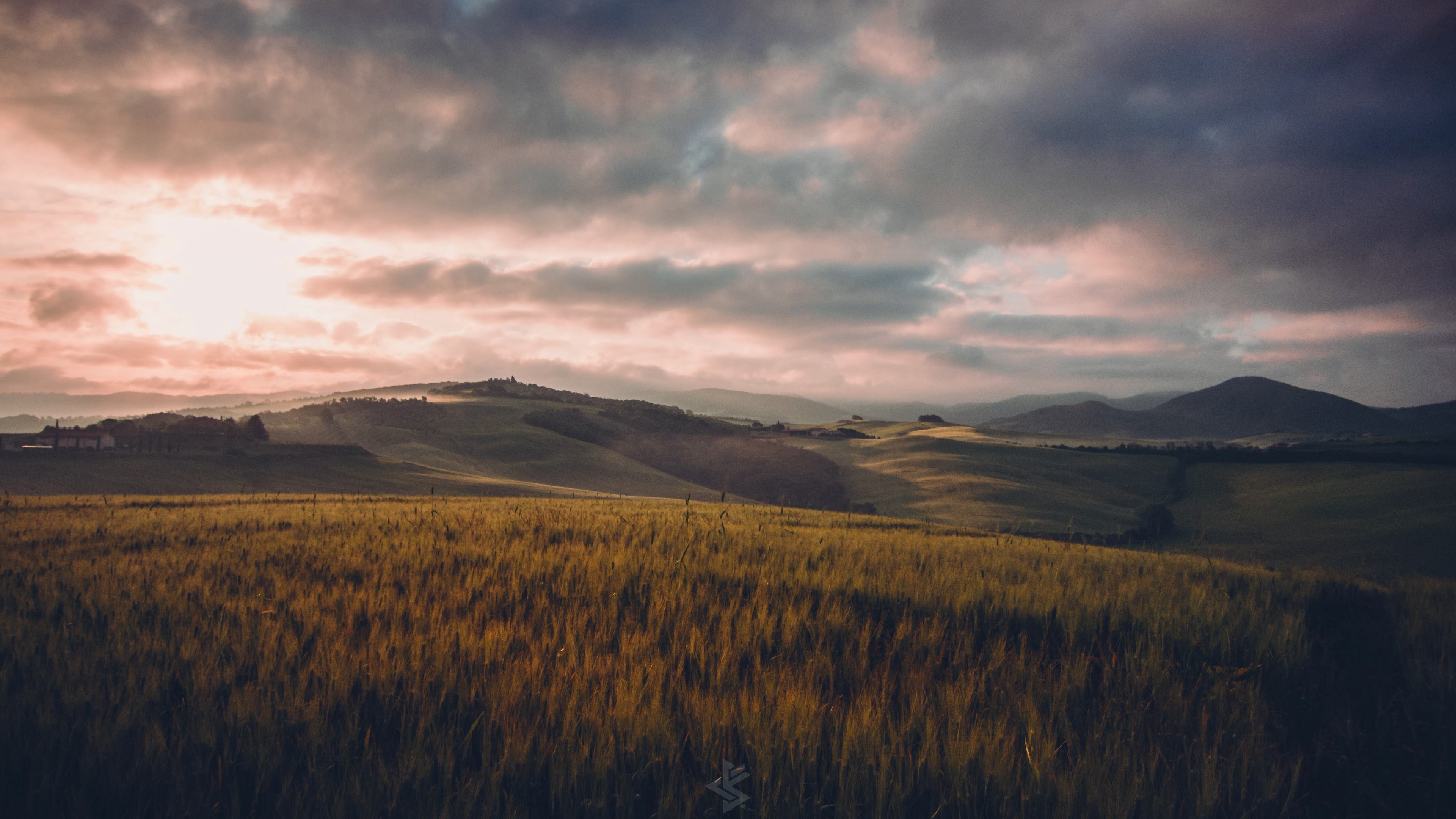 Early Morning in Volterra Tuscany 4K wallpaper