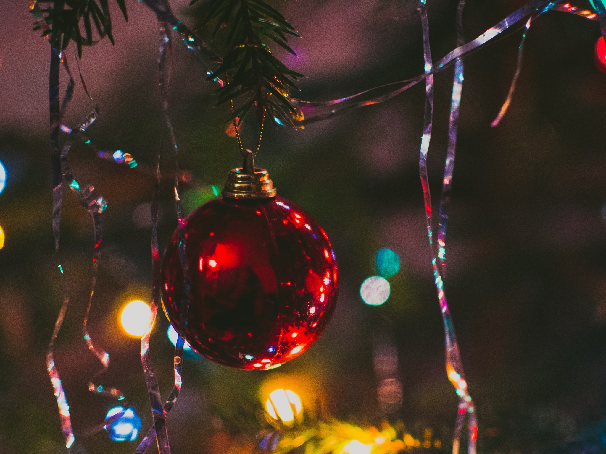 Wallpaper 4k christmas tree, ball, fir, new year, christmas 4k Wallpaper