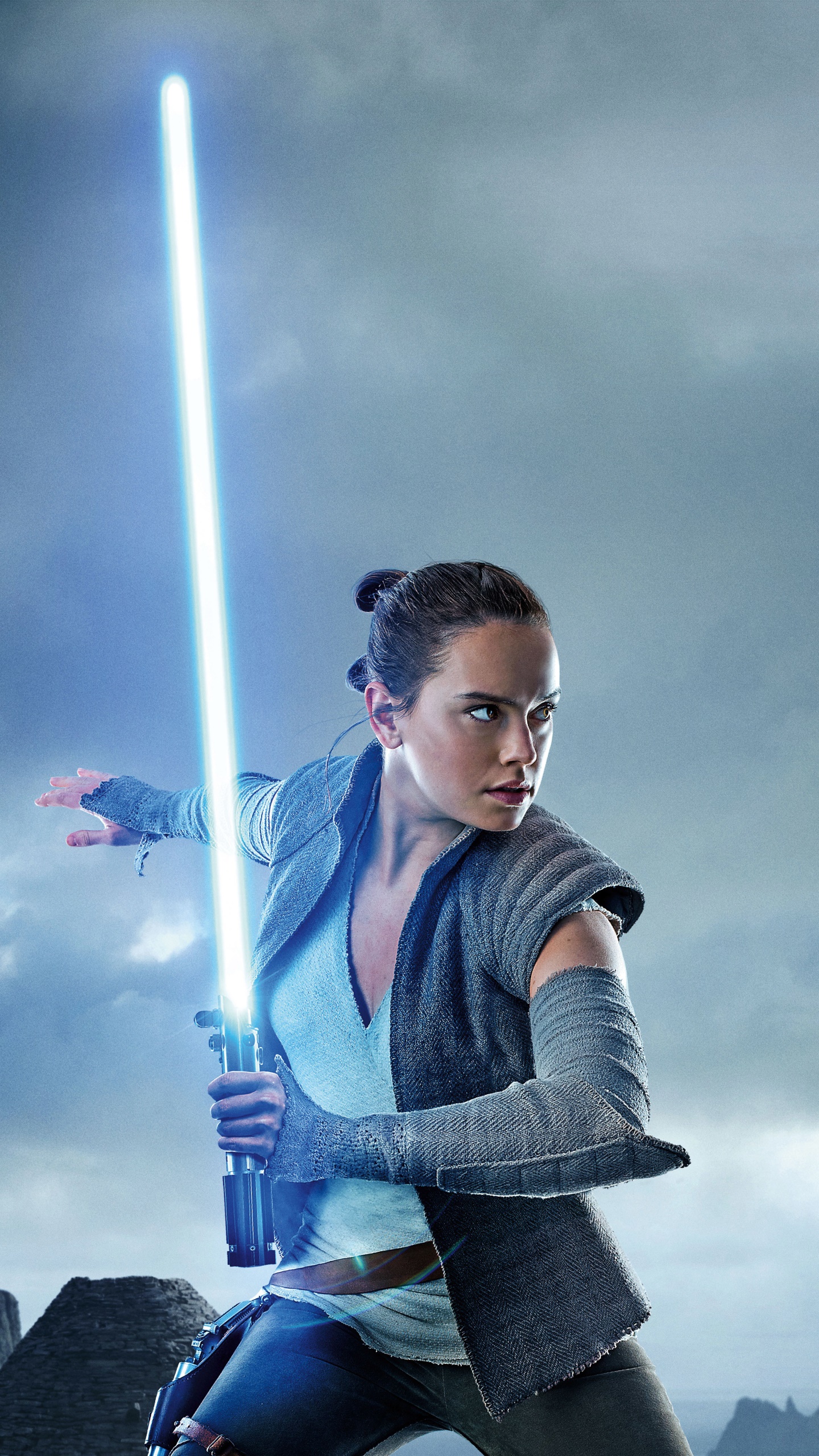 Wallpaper / Movie Star Wars: The Last Jedi Phone Wallpaper, Daisy Ridley, Star Wars, Lightsaber, Rey (Star Wars), 1440x2560 free download