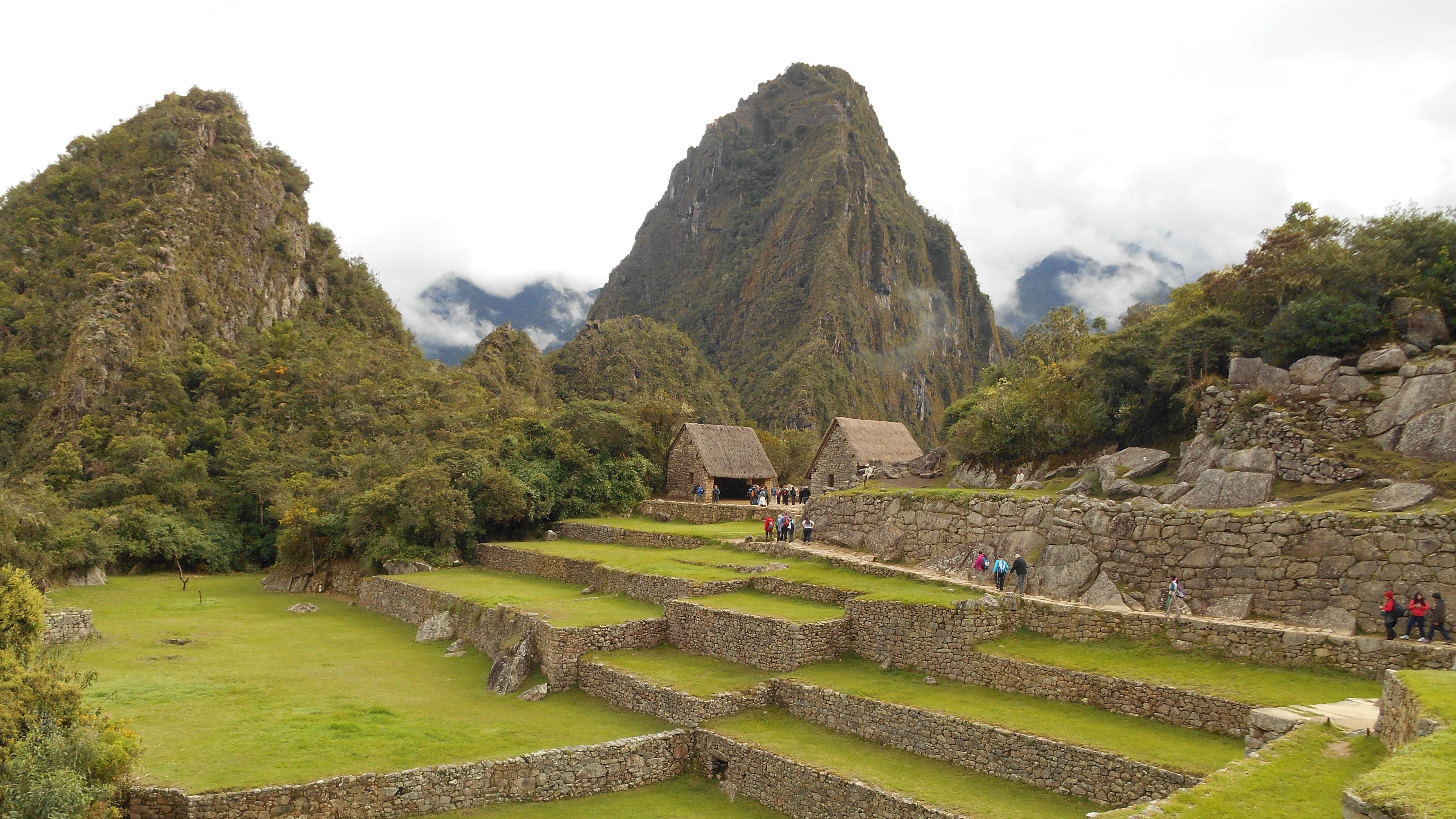 Download wallpaper 3840x2160 machu picchu, peru, buildings, grass 4k uhd 16:9 HD background