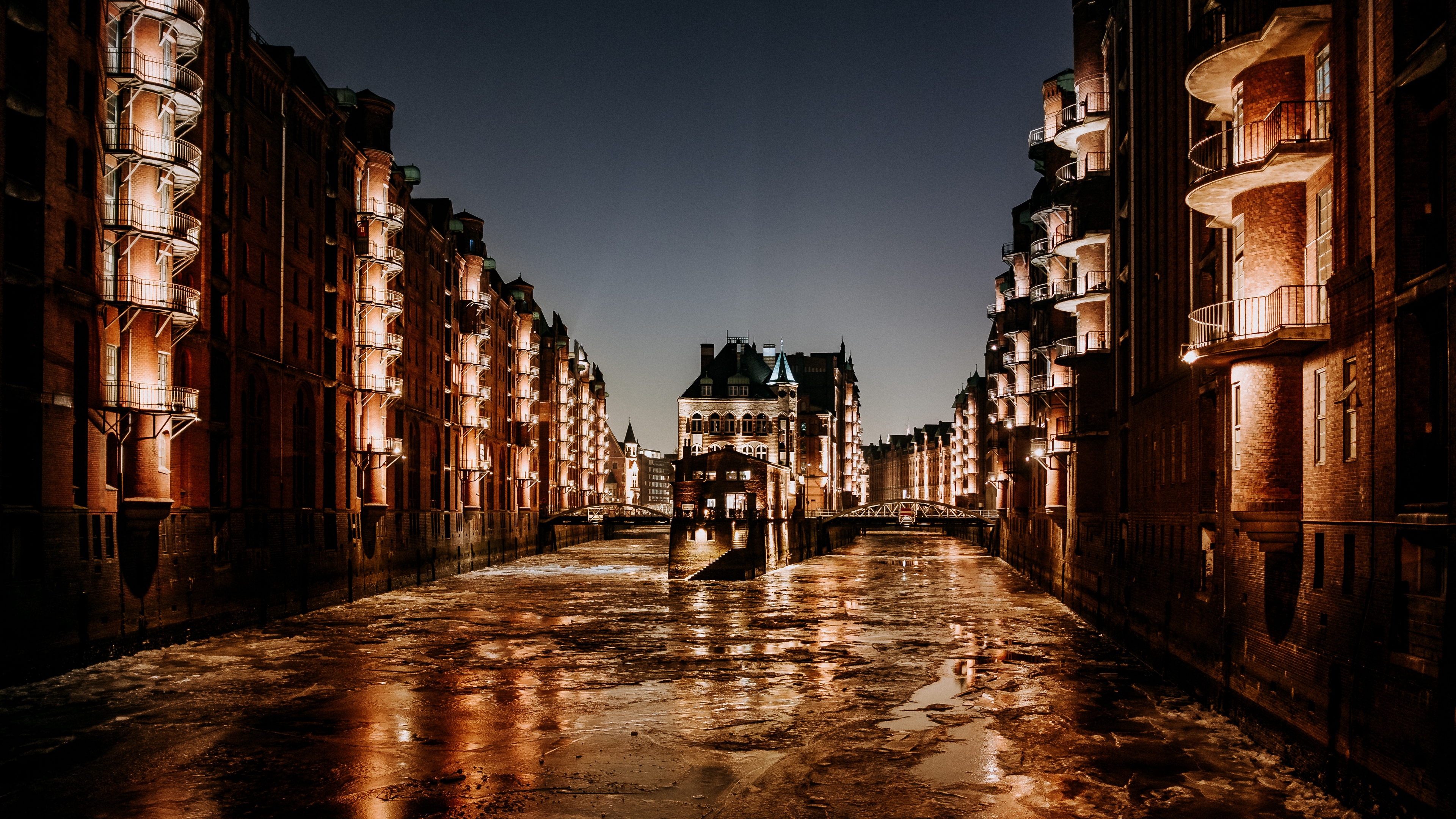 Wallpaper 4k night city, street, building, road, hamburg 4k Wallpaper