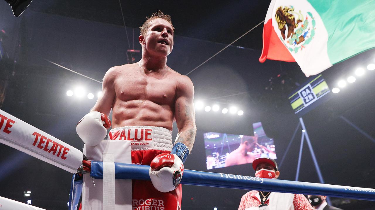 Boxing 2020: Canelo Alvarez defeats Callum Smith, detached bicep, injury, 'Popeye bicep', reaction. news.com.au