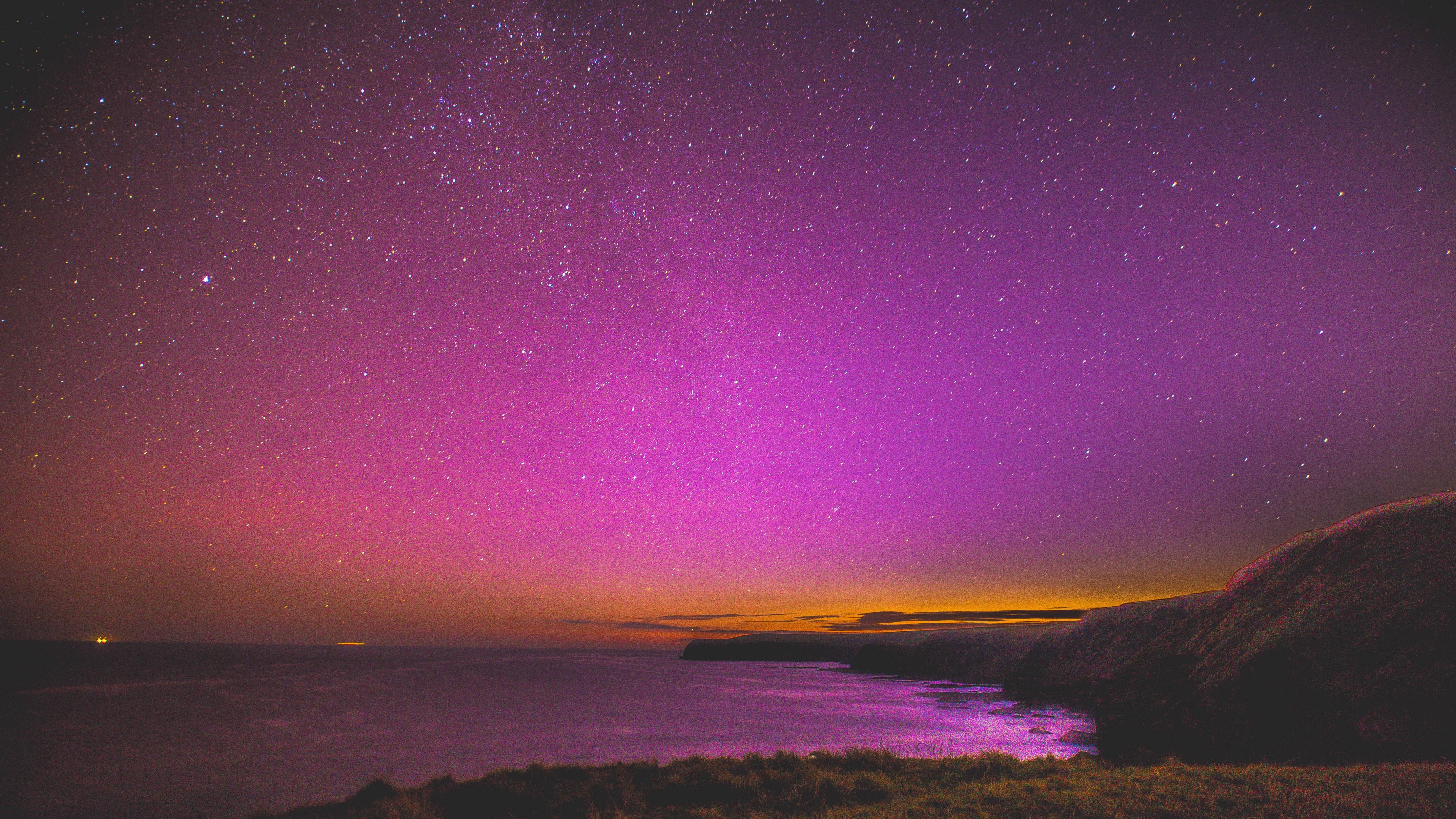 Wallpaper / purple night sky full of stars as seen from the coast in flinders, look up look wide_ 4k wallpaper free download