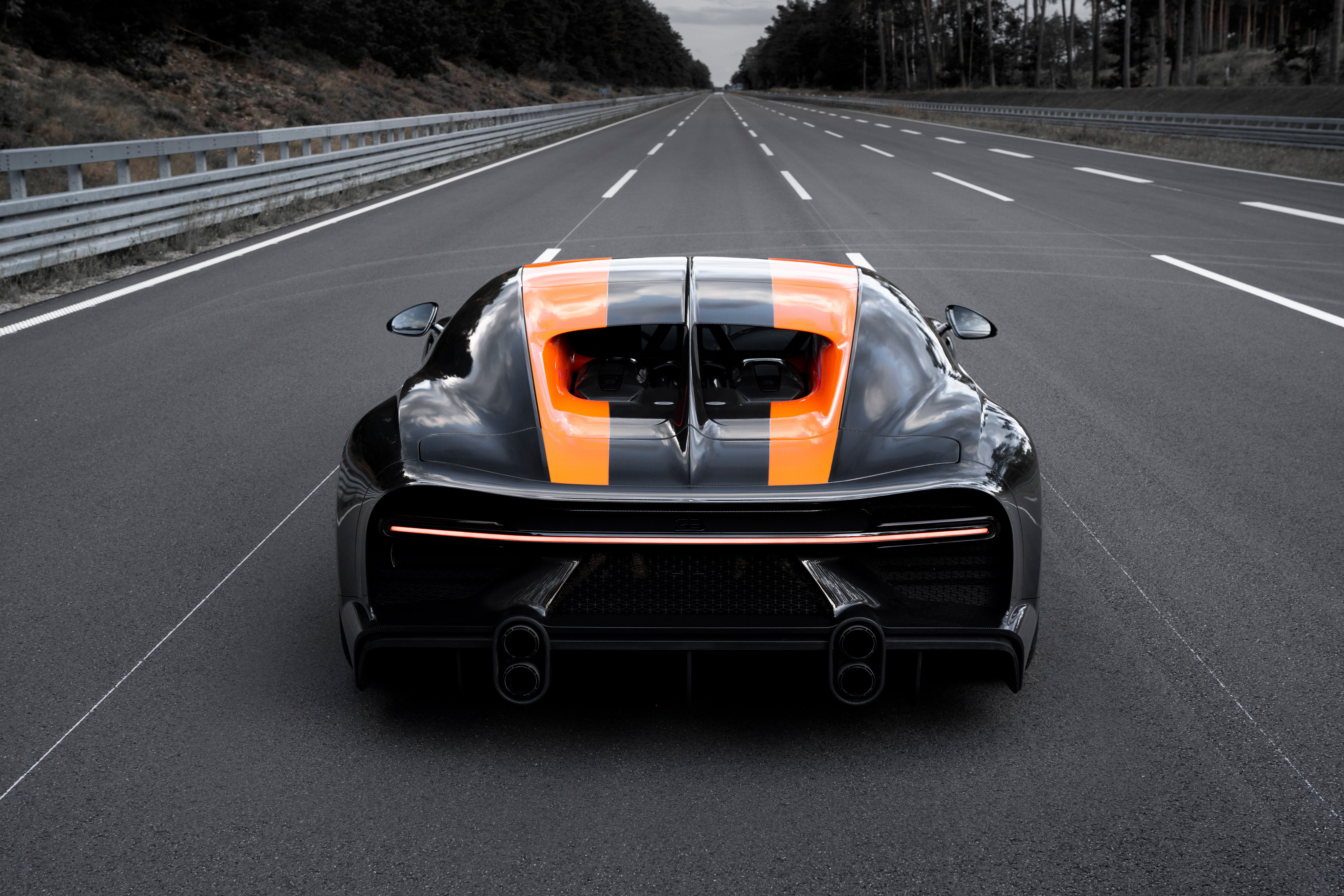 Wallpaper / Bugatti, hypercar, 8K, Super Sport 300+, track, asphalt, Chiron free download