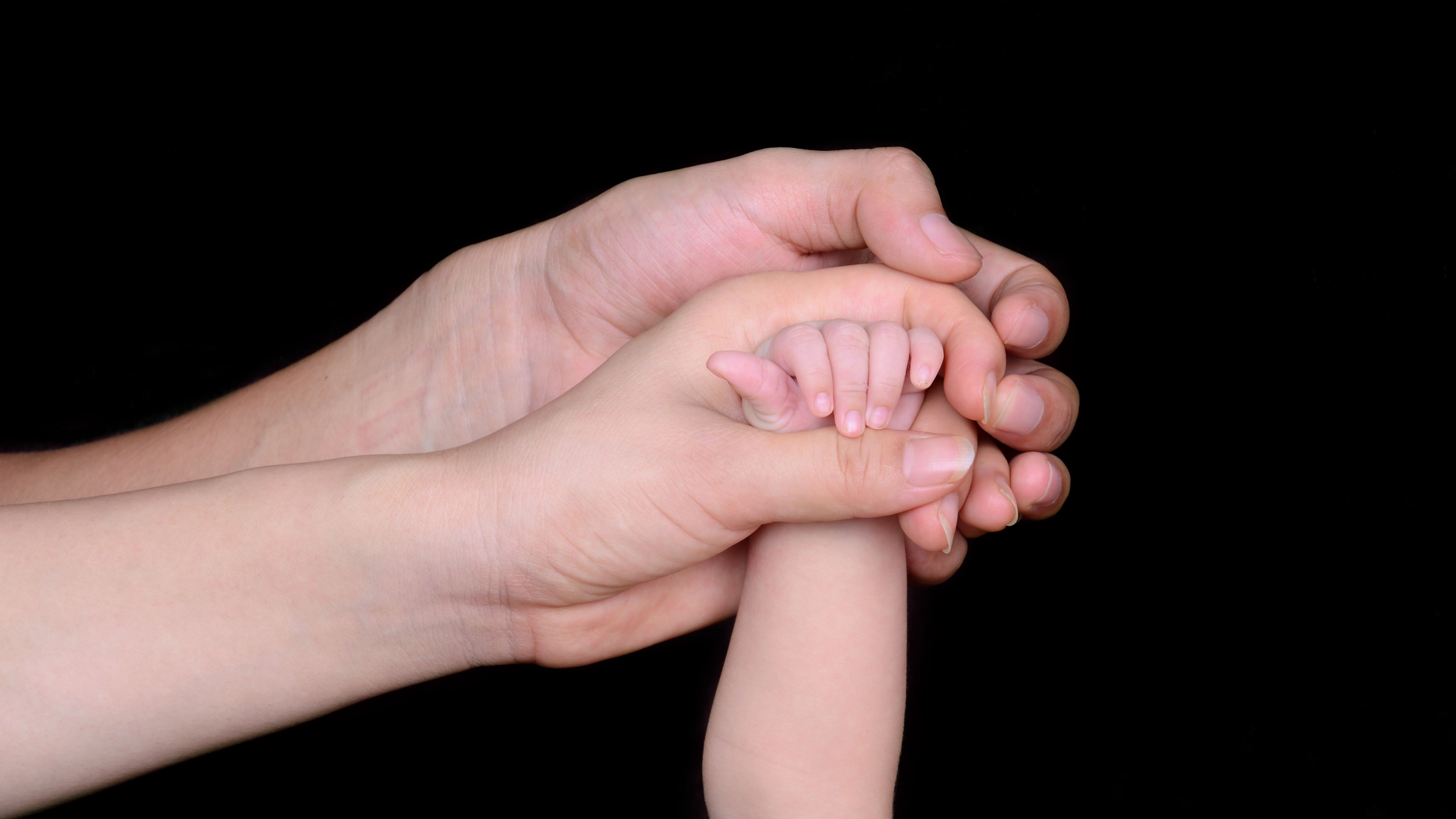 Wallpaper / dad mom love hand family baby new students 4k wallpaper free download