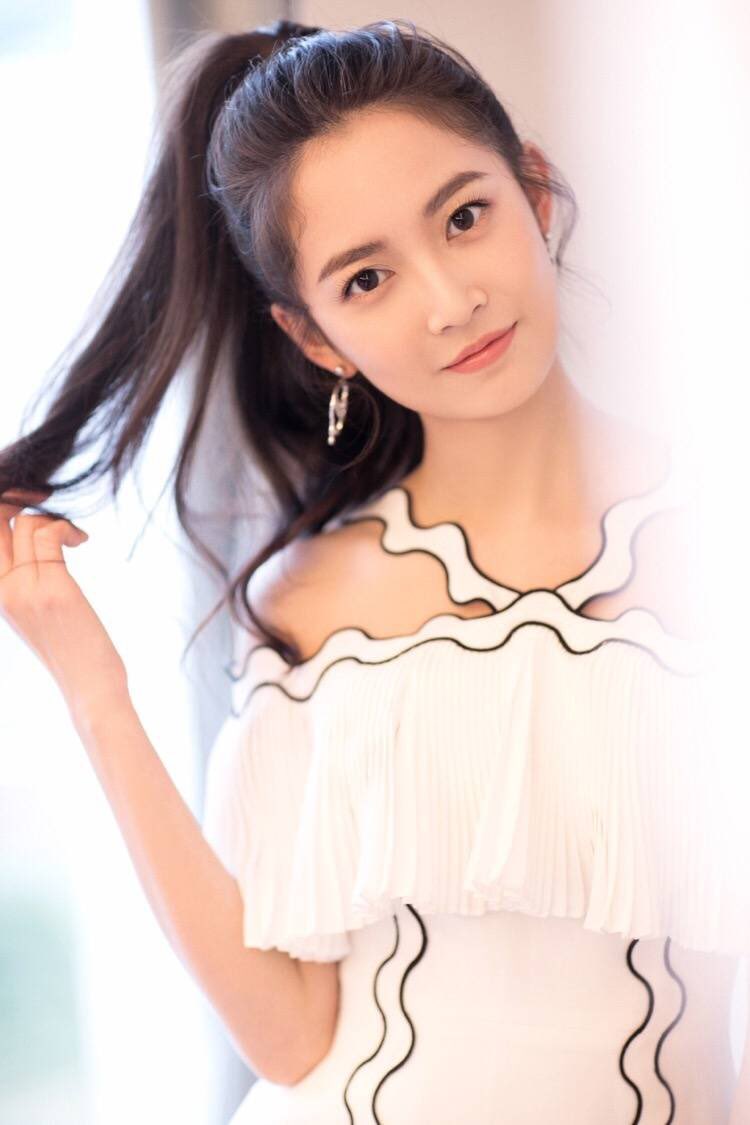 cdrama tweets snaps of Chen Yuqi for a recent brand event #陈钰琪 #chenyuqi