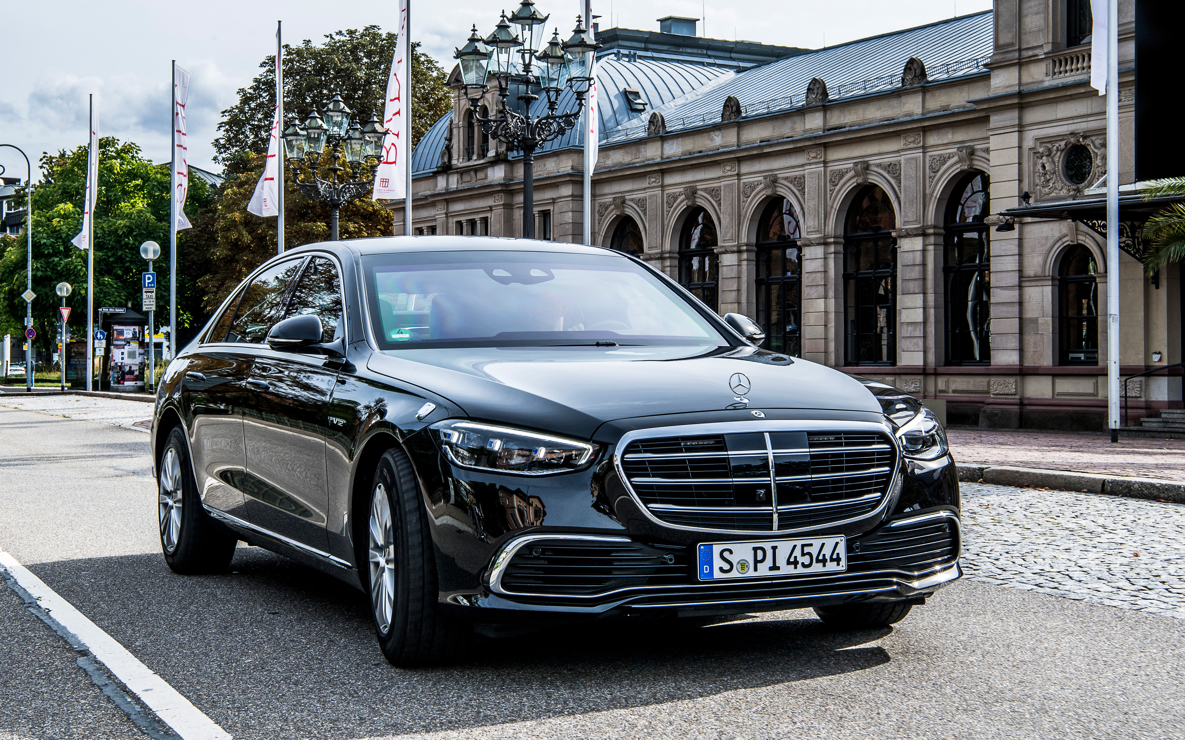 Download Wallpaper Mercedes Benz S 680 Guard, 4k, Street, 2021 Cars, V223, Luxury Cars, 2021 Mercedes Benz S Class, German Cars, Mercedes For Desktop With Resolution 3840x2400. High Quality HD Picture Wallpaper