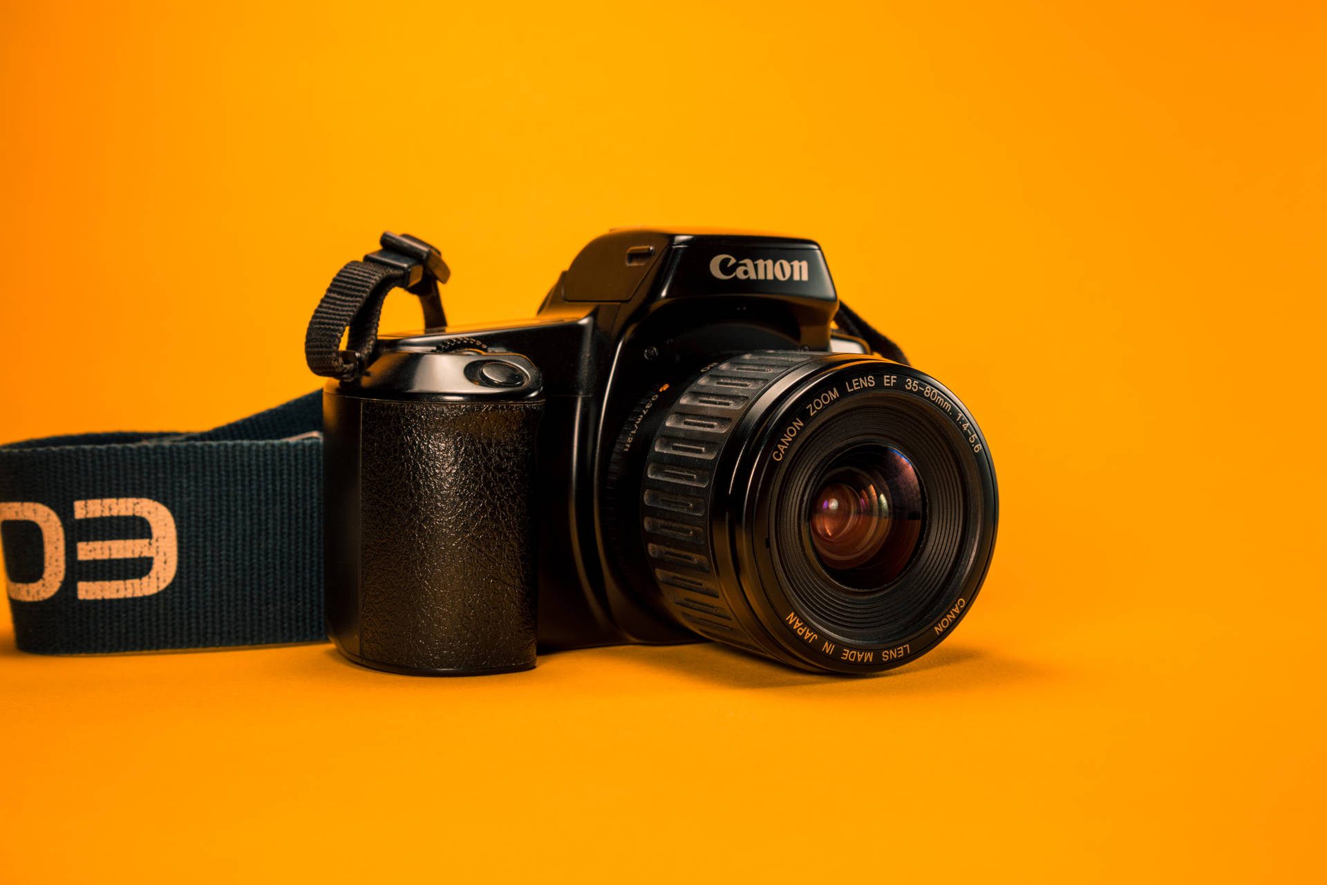 Download 4k Black Canon Dslr Camera Wallpaper