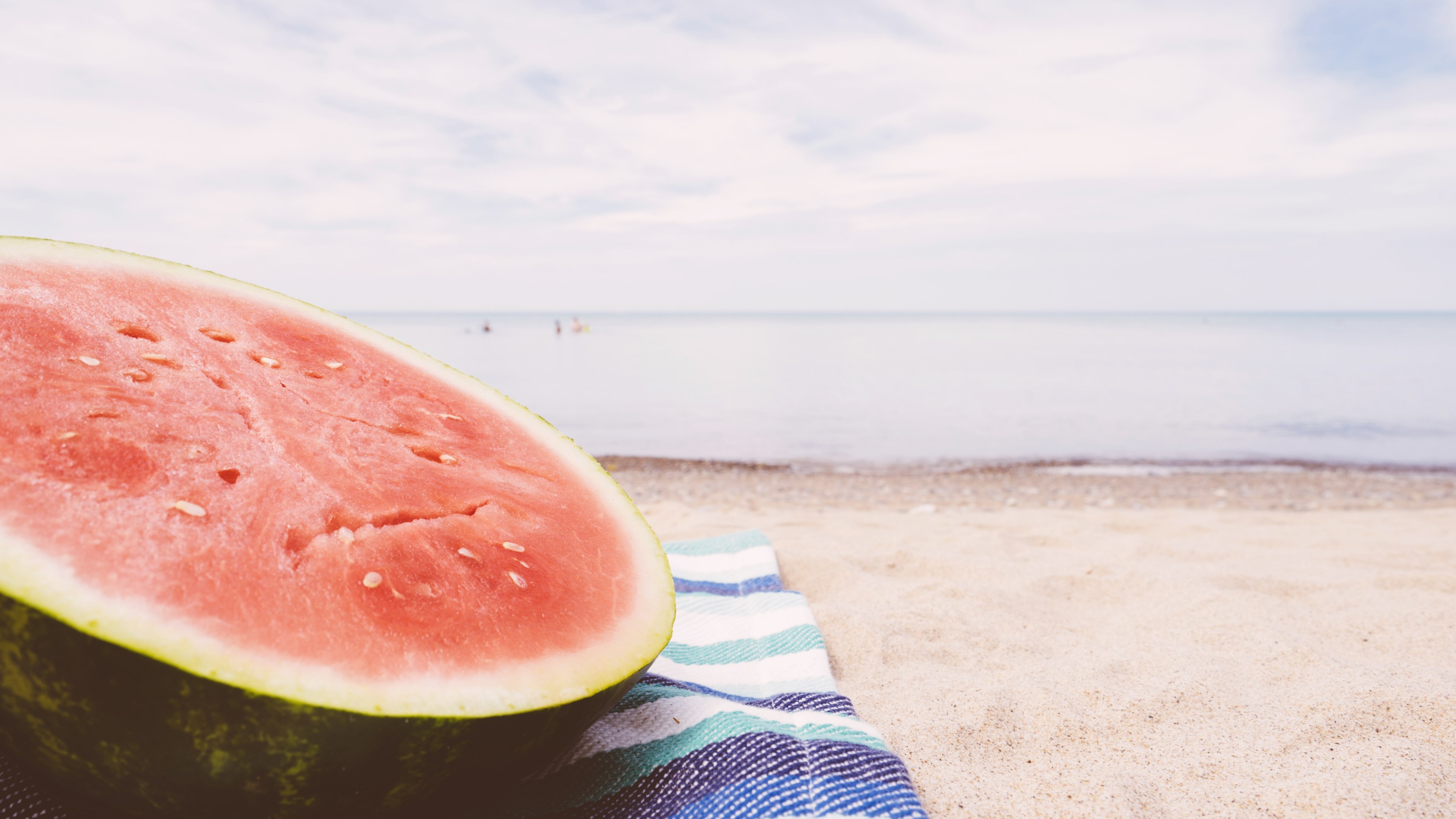 Wallpaper / beach vibe summer vibe summer and blanket HD 4k wallpaper free download