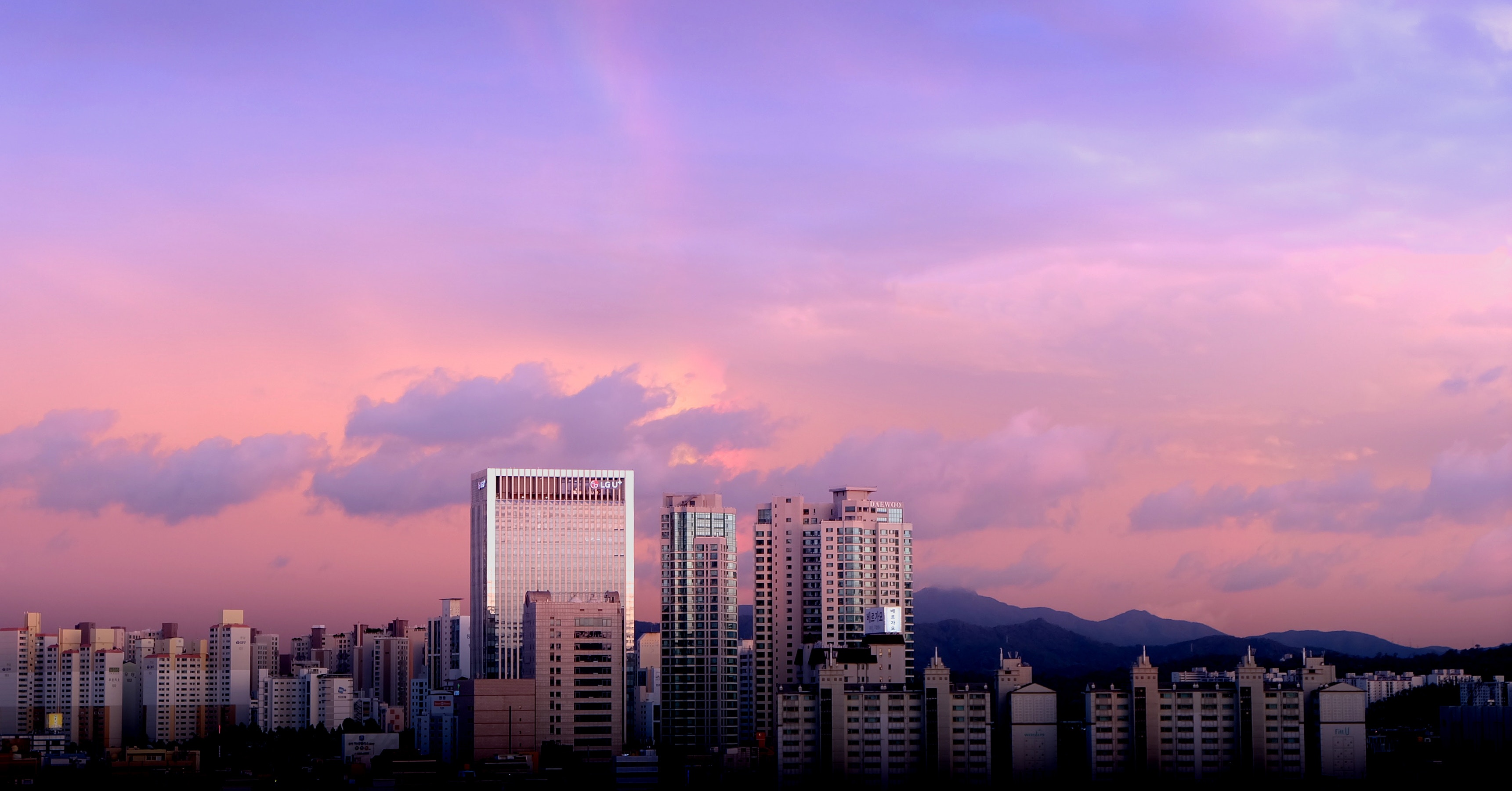 3442x1801 sunset, window, sunshine, sunrise, wallpaper, building, cloud, urban, cityscape, south korea seoul, seoul, city, sky, landscape, architecture, modern design, south korea, pink, fujifilm, skyscraper, Free image Gallery HD Wallpaper