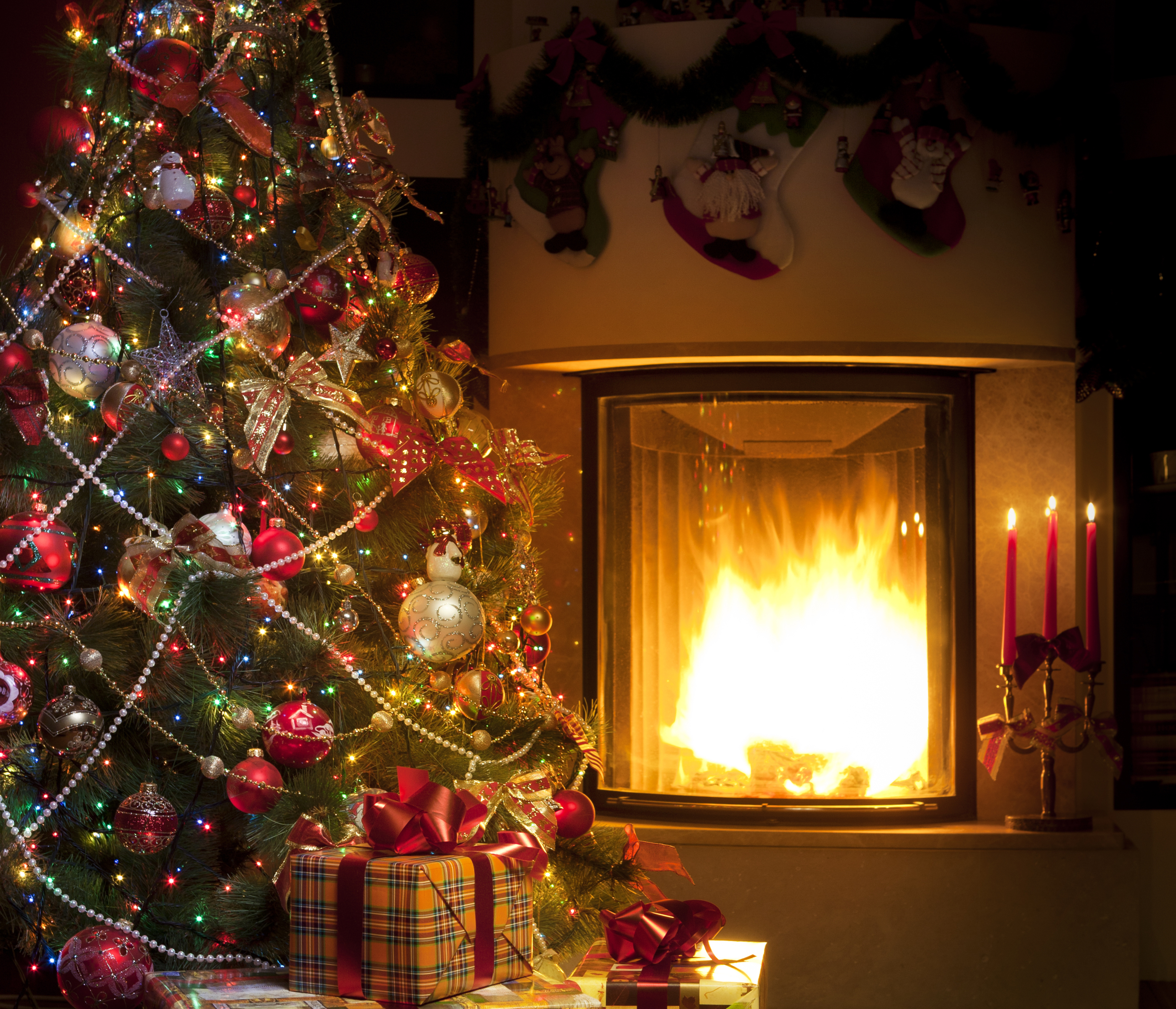 Mobile wallpaper: Christmas, Holiday, Gift, Christmas Tree, Fireplace, Christmas Ornaments, 1521613 download the picture for free