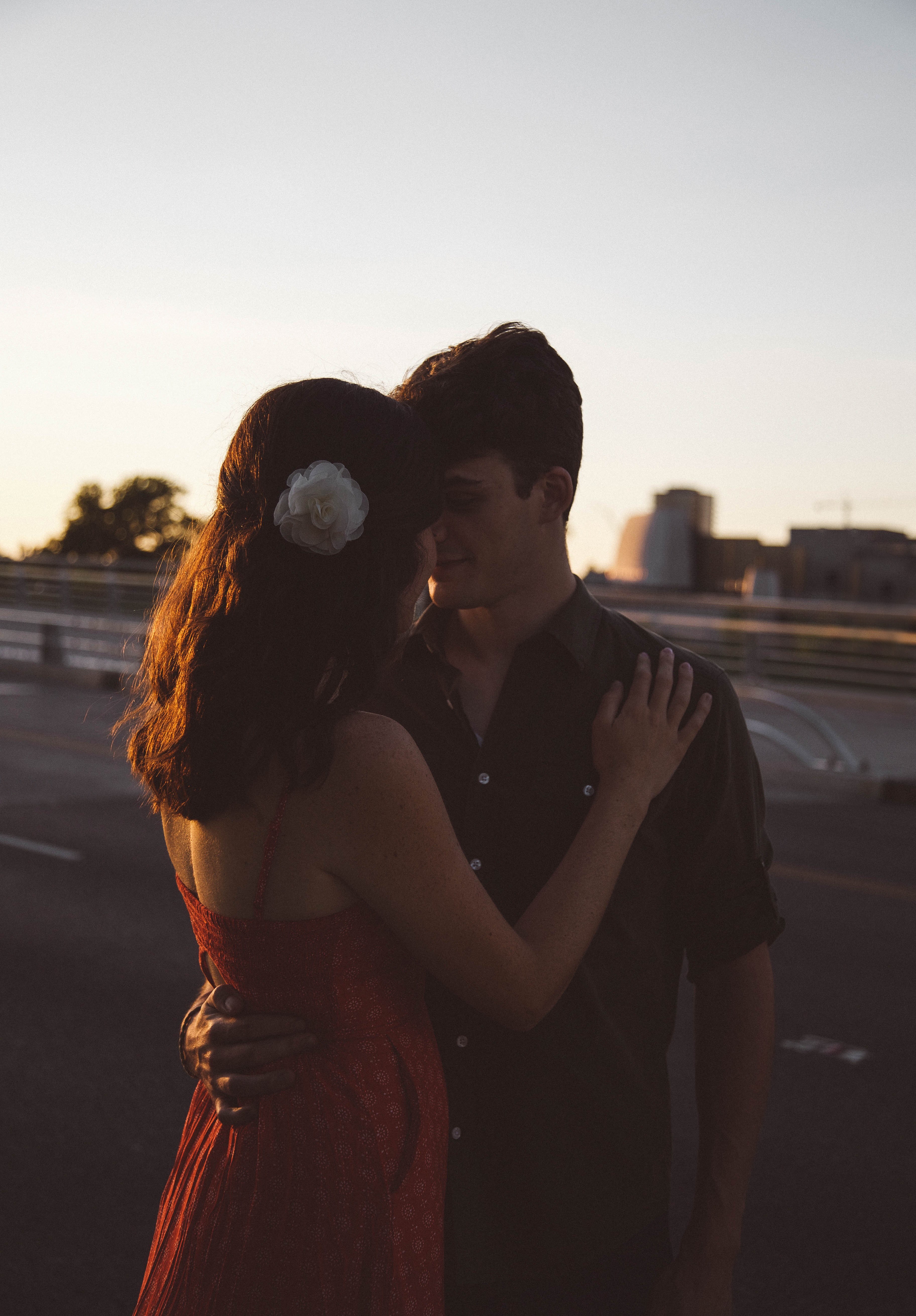 Wallpaper / urban city relationship and couple HD 4k wallpaper free download