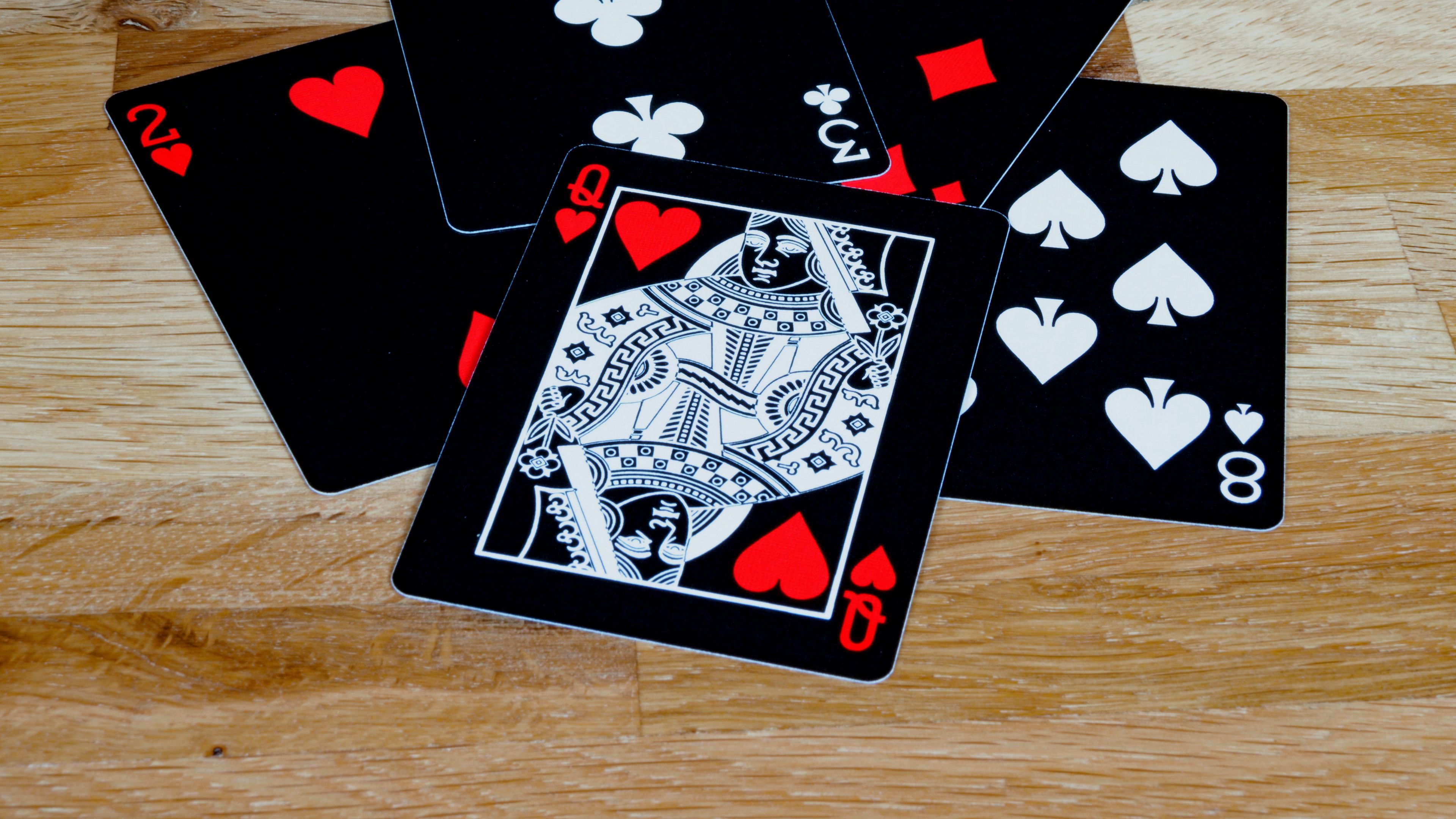 Download wallpaper 3840x2160 playing cards, cards, queen, black 4k uhd 16:9 HD background