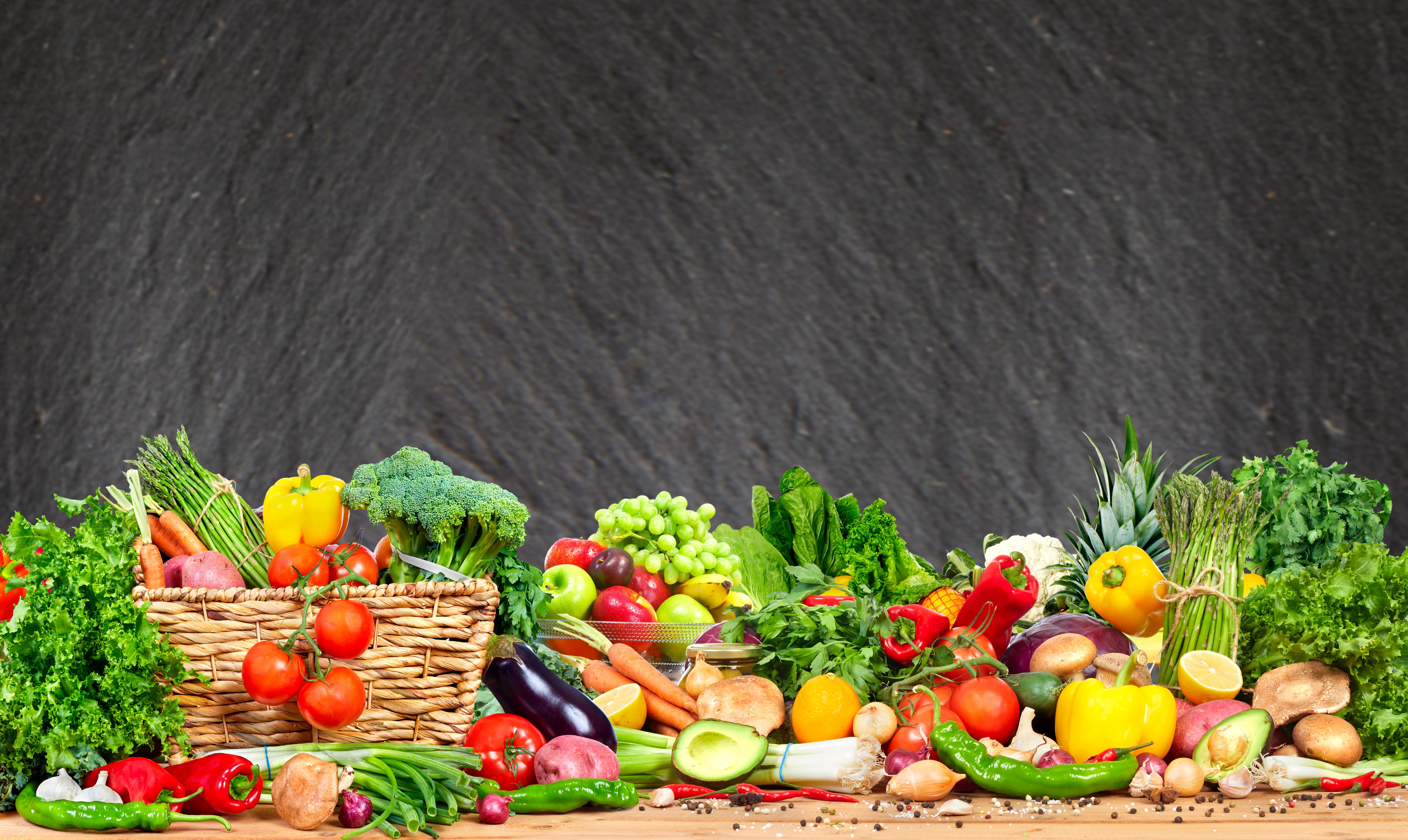 4K, 5K, 6K, Fruit, Vegetables, Tomatoes, Bell pepper, Grapes, Onion, Wicker basket Gallery HD Wallpaper