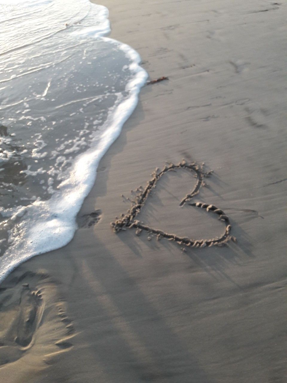 Heart in the sand wallpaper