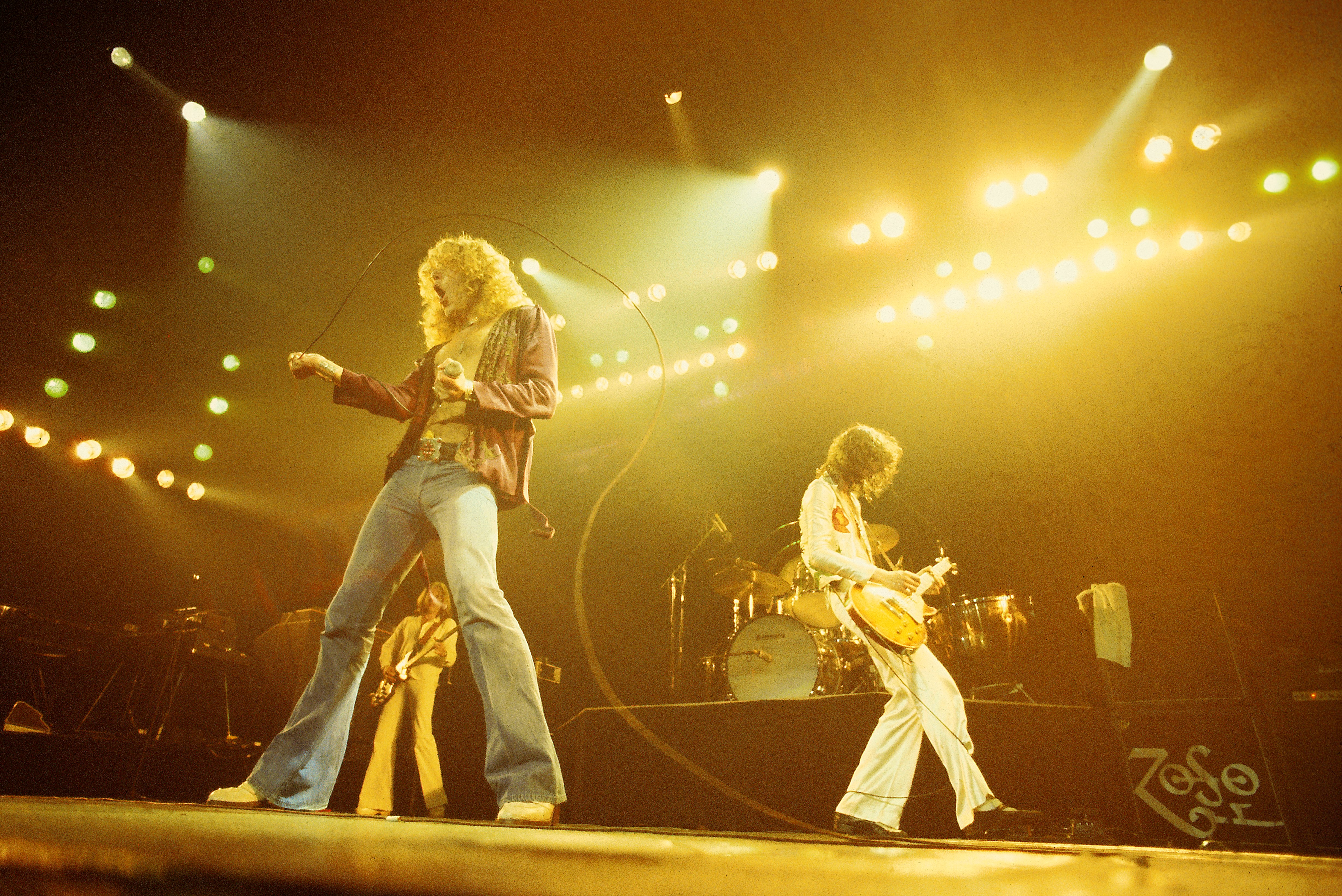 Led Zeppelin: 4K Ultra HD Concert Wallpaper
