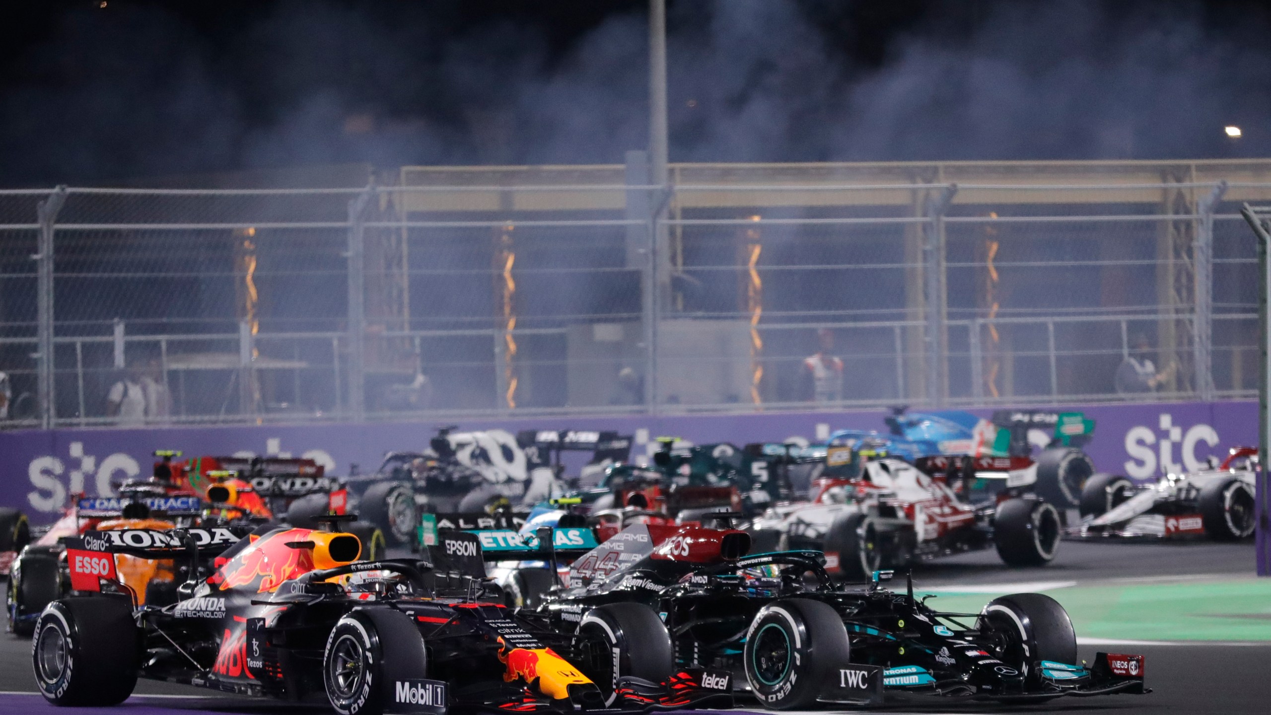 Hamilton's win takes thrilling F1 season to final showdown