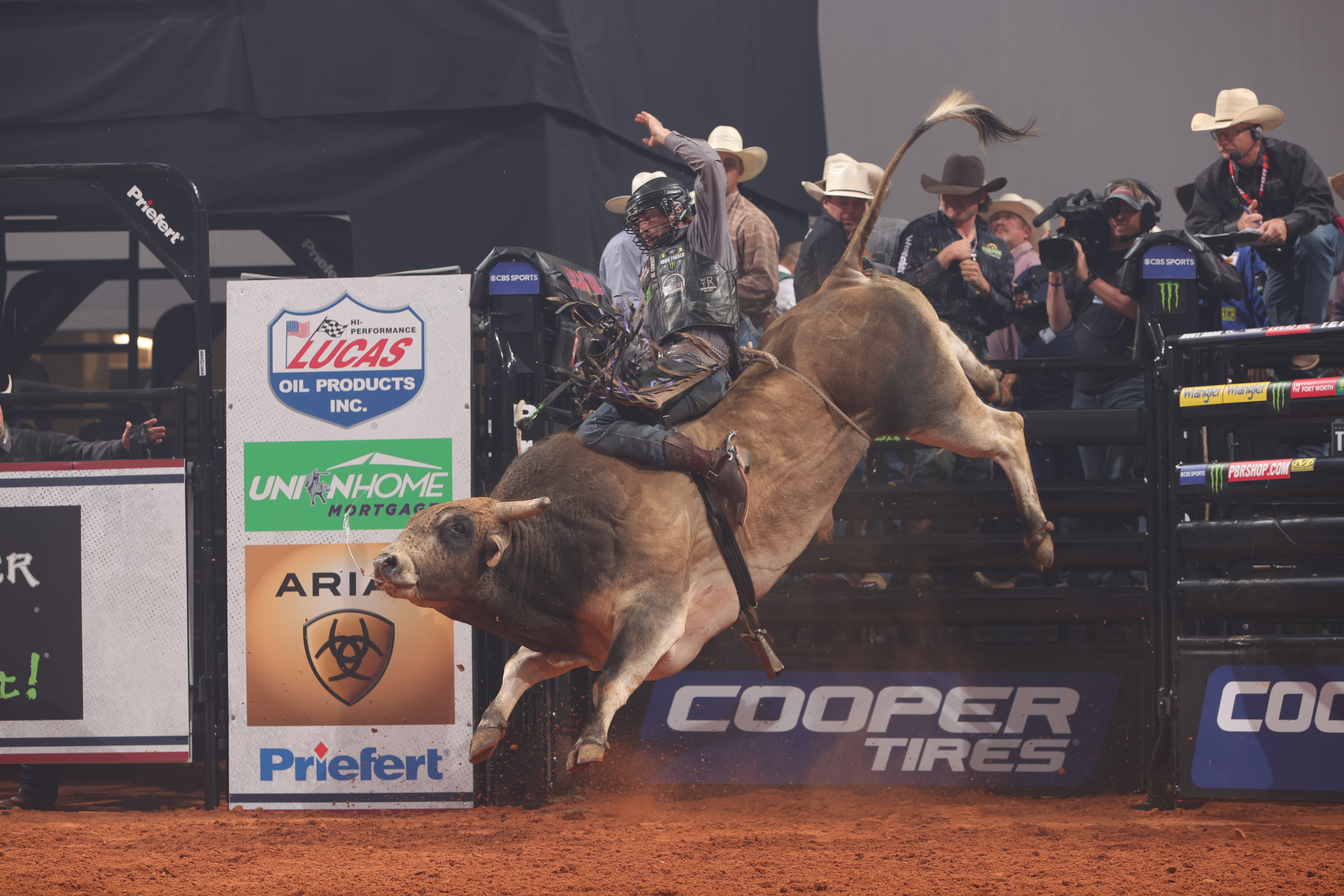 Local bull rider wins big at world finals after battling injuries, alcohol addiction Idaho News