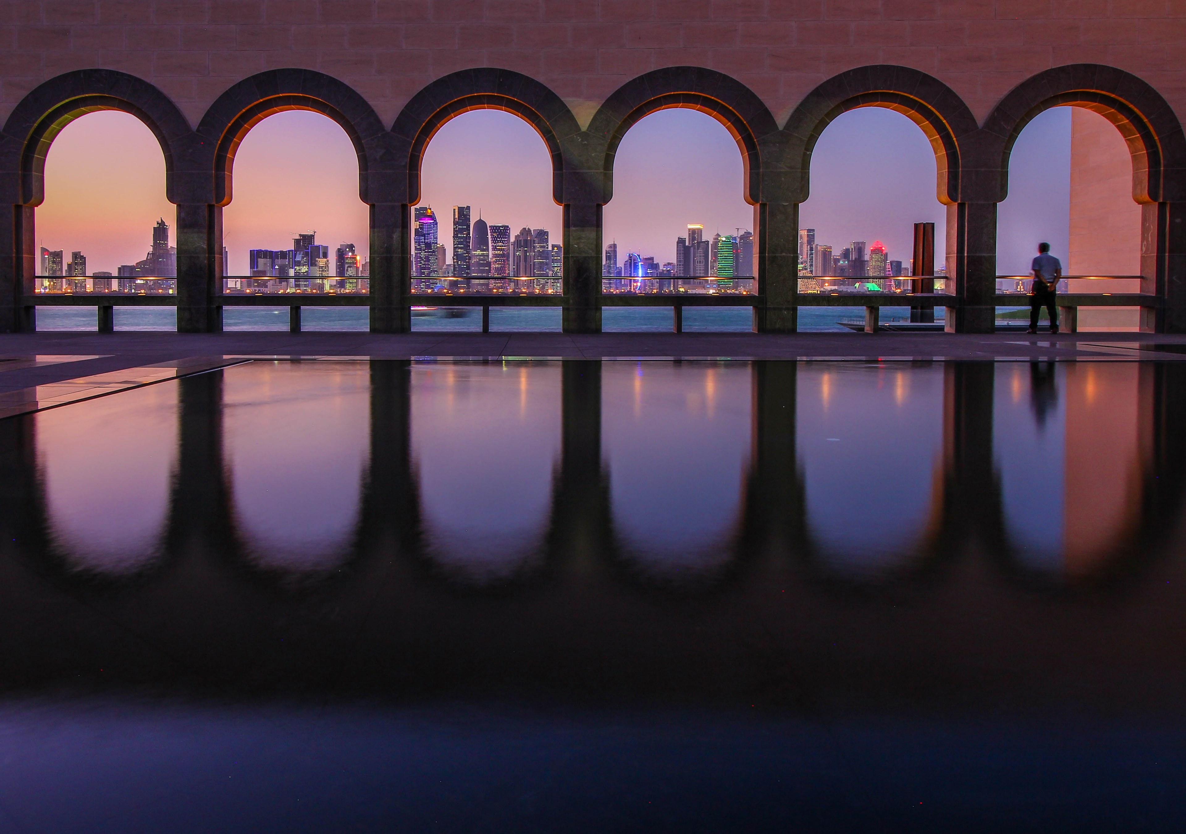 Wallpaper / skyline of doha qatar during blue hour 4k wallpaper free download