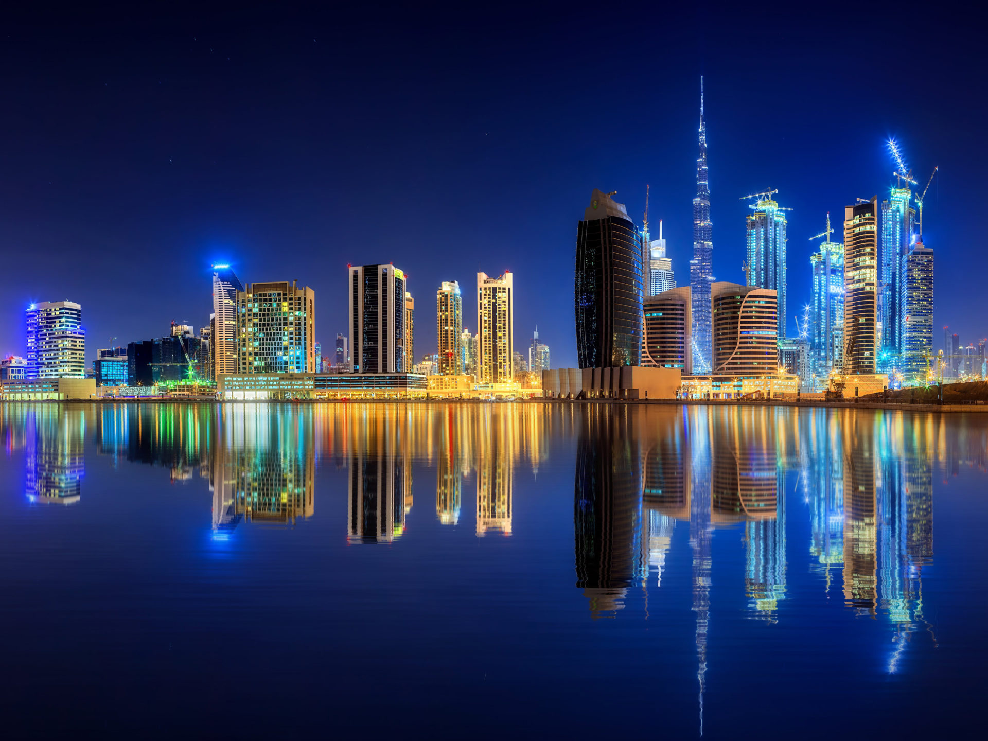 Dubai United Arab Emirates Persian Gulf Reflection In Water 4k Wallpaper HD & 8k Image For Desktop And Mobile 5120x2880, Wallpaper13.com
