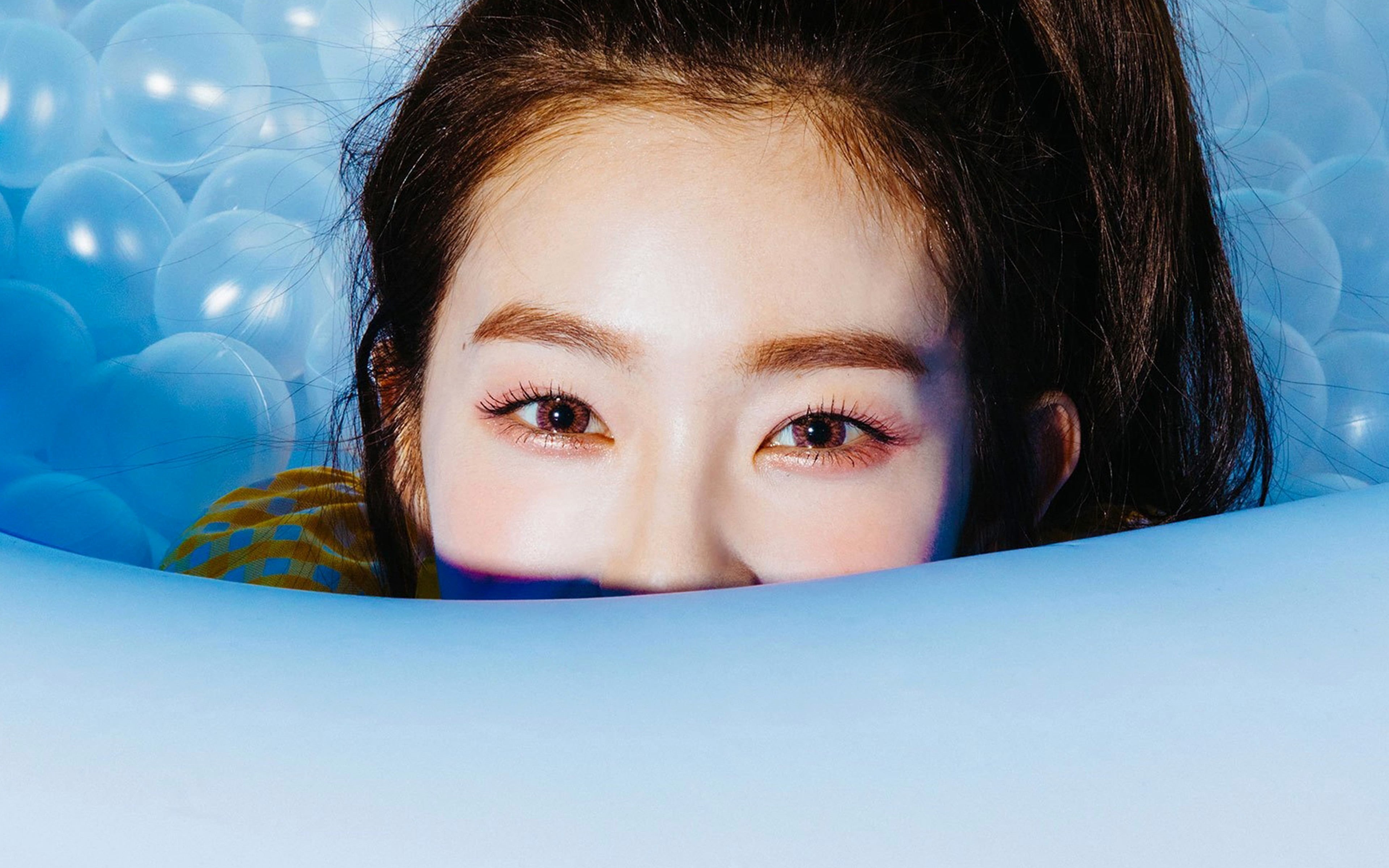 Wallpaper / lifestyles, blue background, teenager, one person, idol, kpop, 4K, beautiful woman, summer, girls, indoors, looking at camera, girl, front view, blue free download