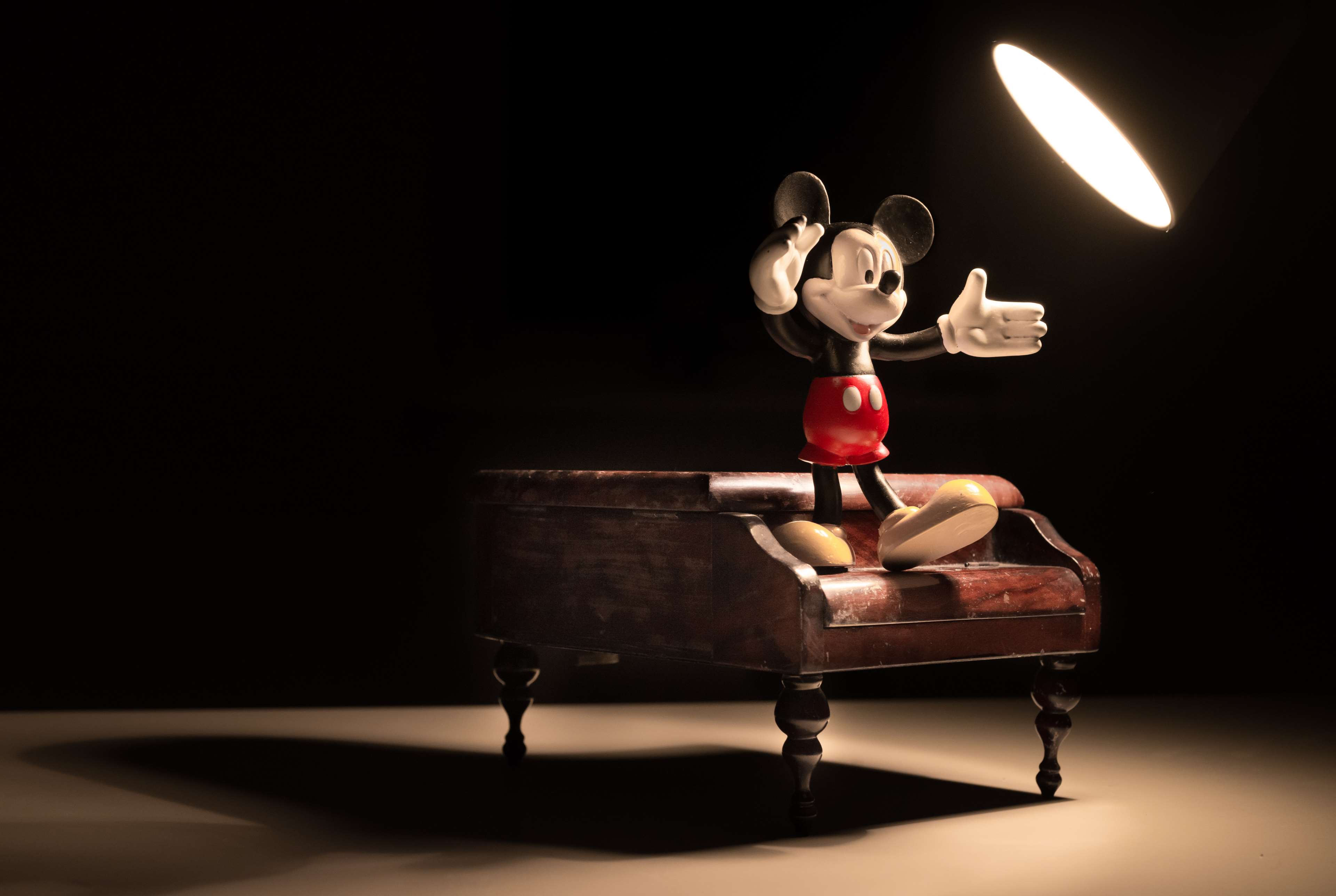 animation, cartoon, cartoon character, dark, disney, entertainment, figure, light, mickey, mickey mouse, miniature, piano, shadow, spotlight 4k Gallery HD Wallpaper