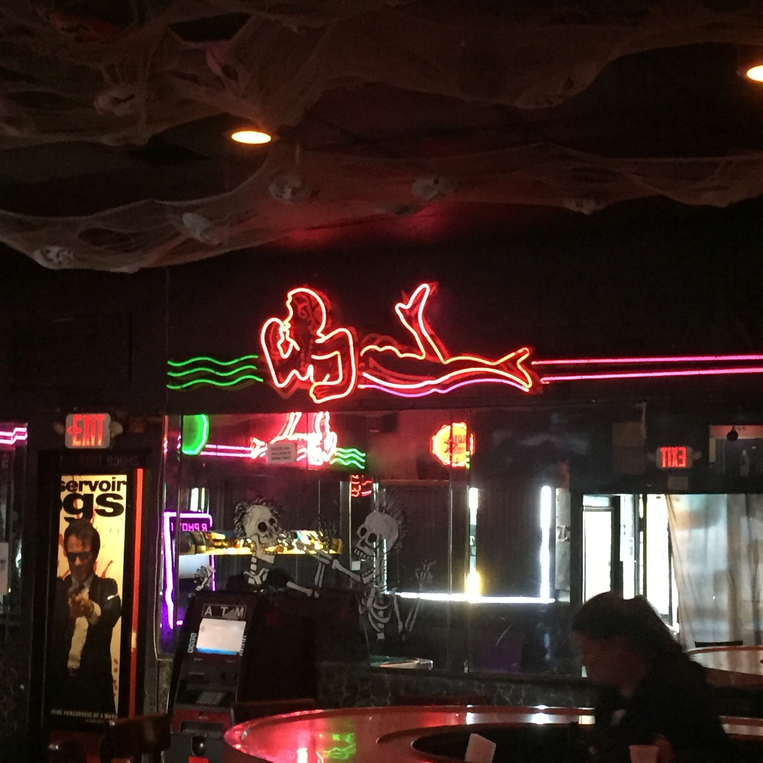 Wallpaper / dive bar south beach 4k wallpaper free download
