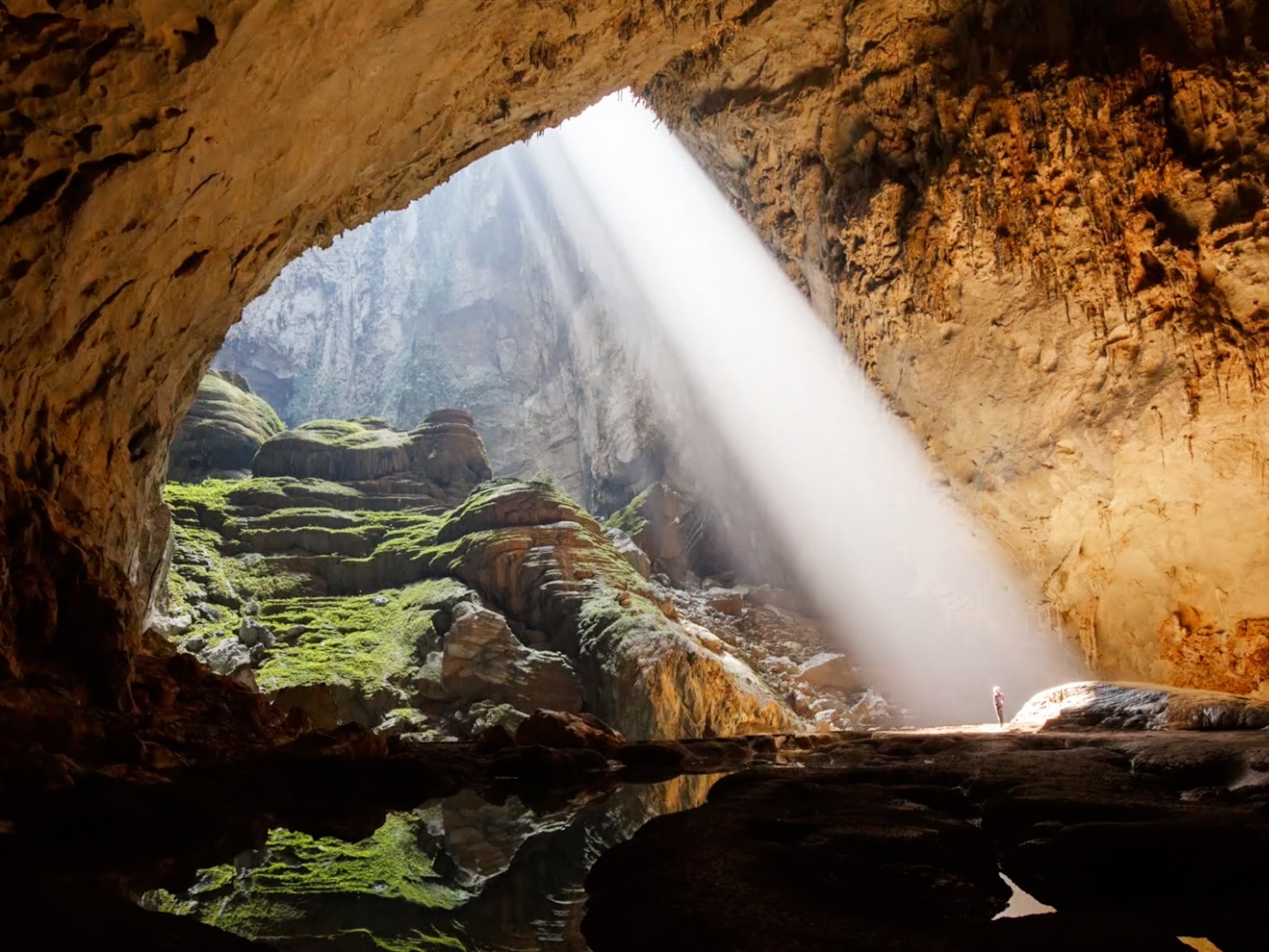 Tour One of World's Largest Caves on Back of a Drone