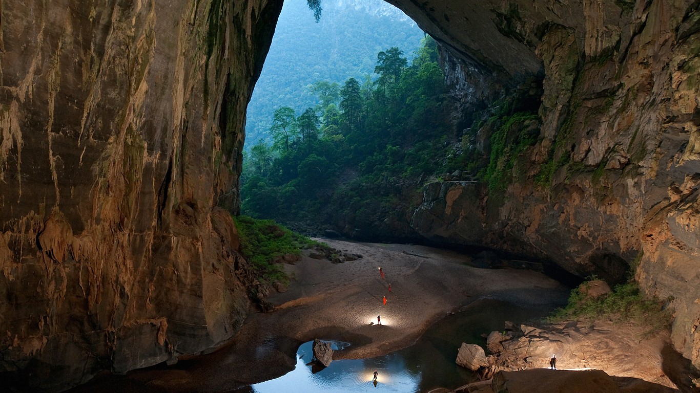 Hang Son Doong Cave 1366x768 Wallpaper 8857