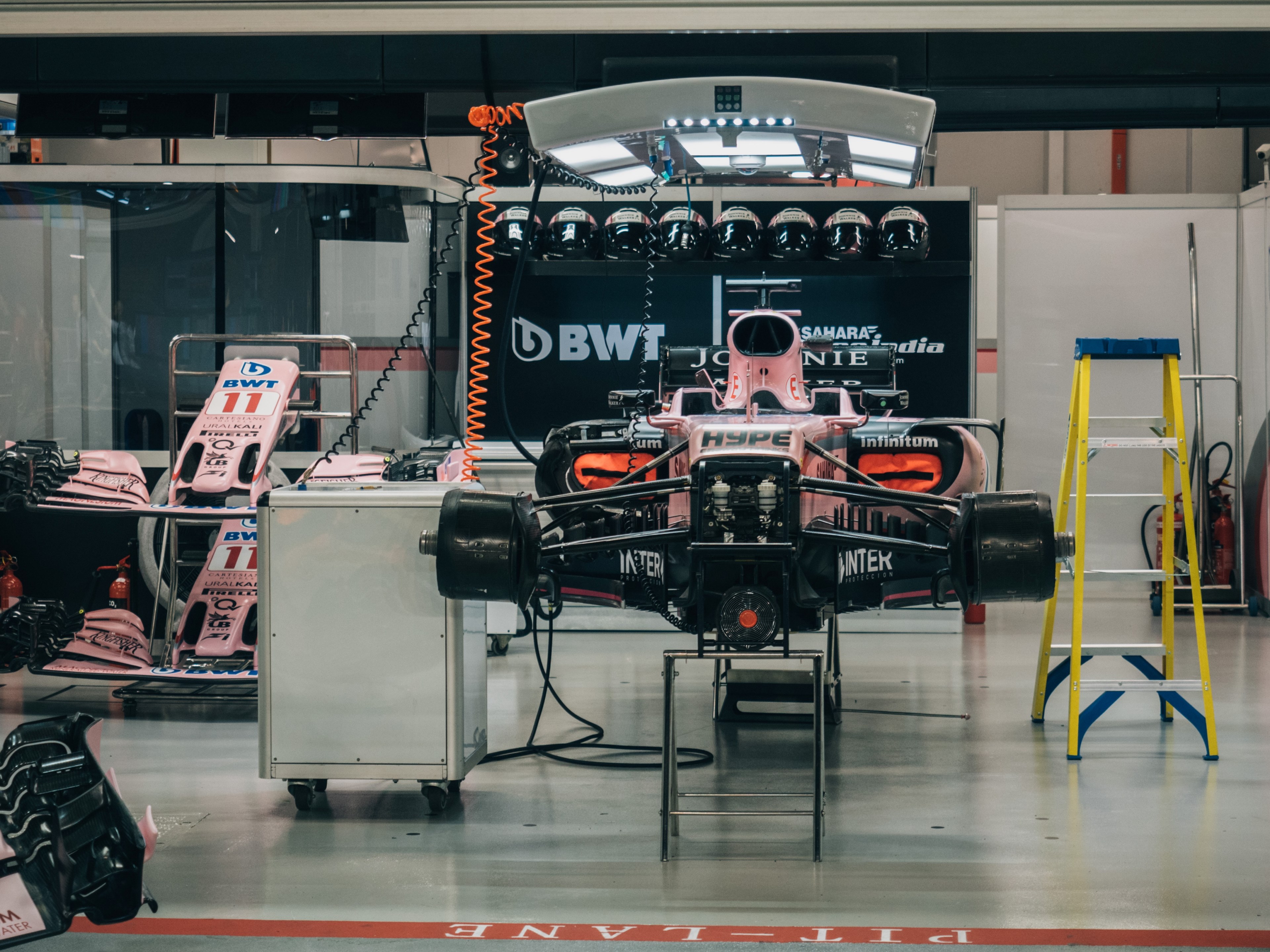 Wallpaper / auto garage auto build auto and race car HD 4k wallpaper free download