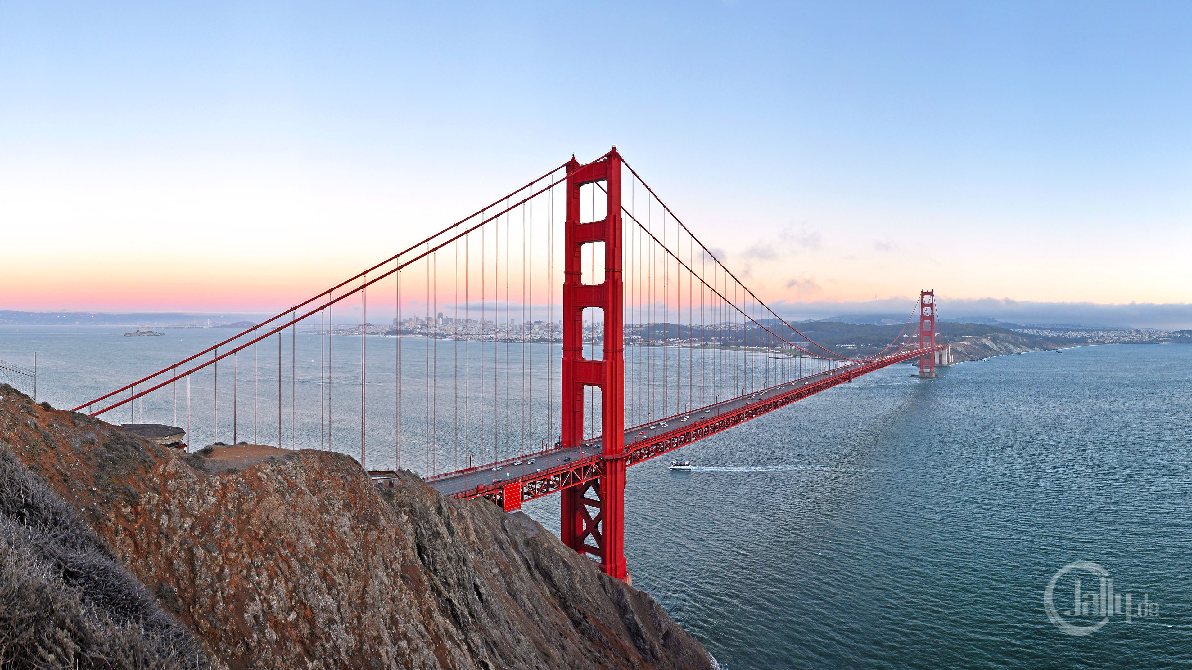 Golden Gate Bridge at Sunset States of America / San Francisco