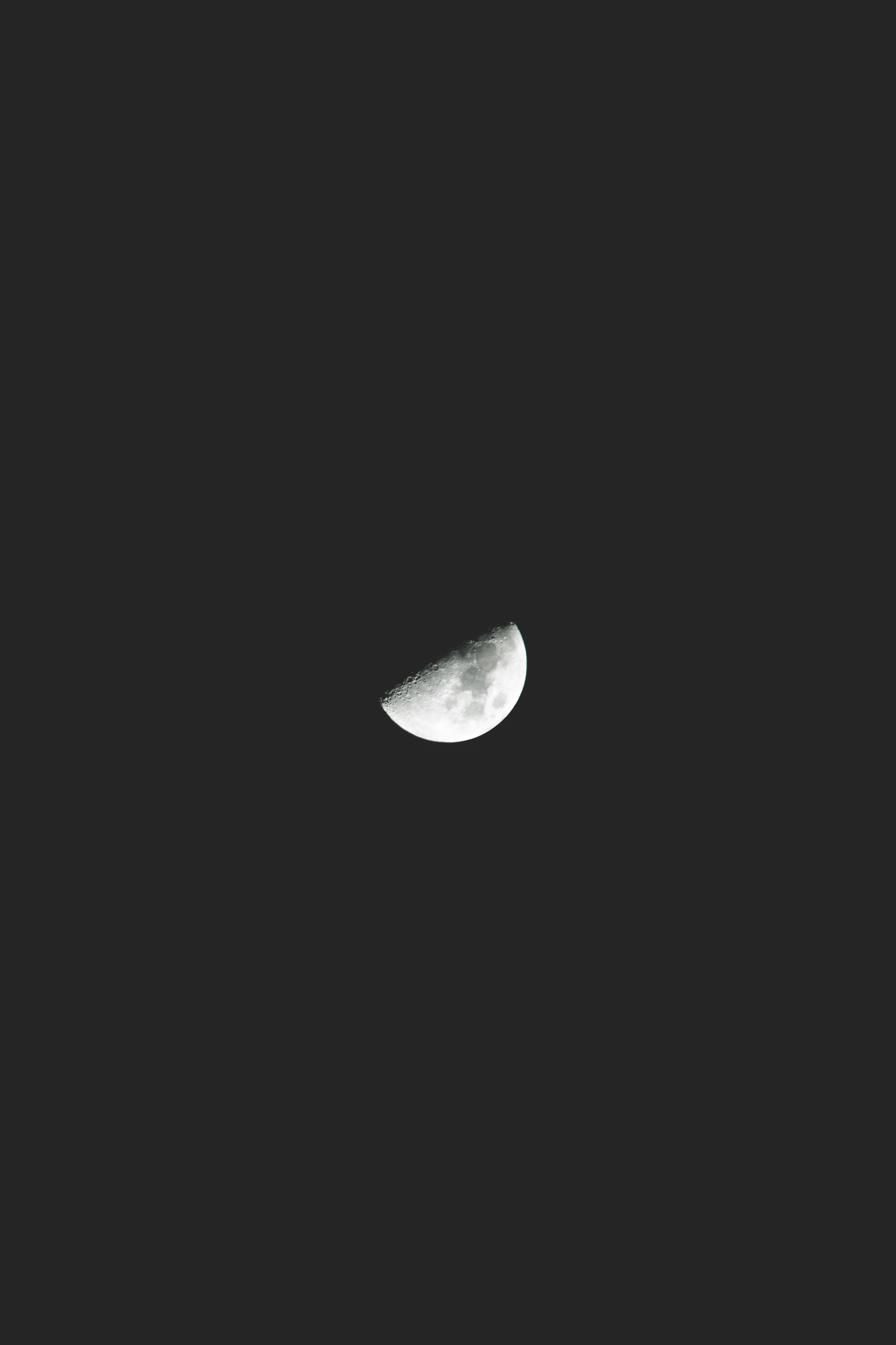 Wallpaper / a half moon on the night sky, quantum 4k wallpaper free download