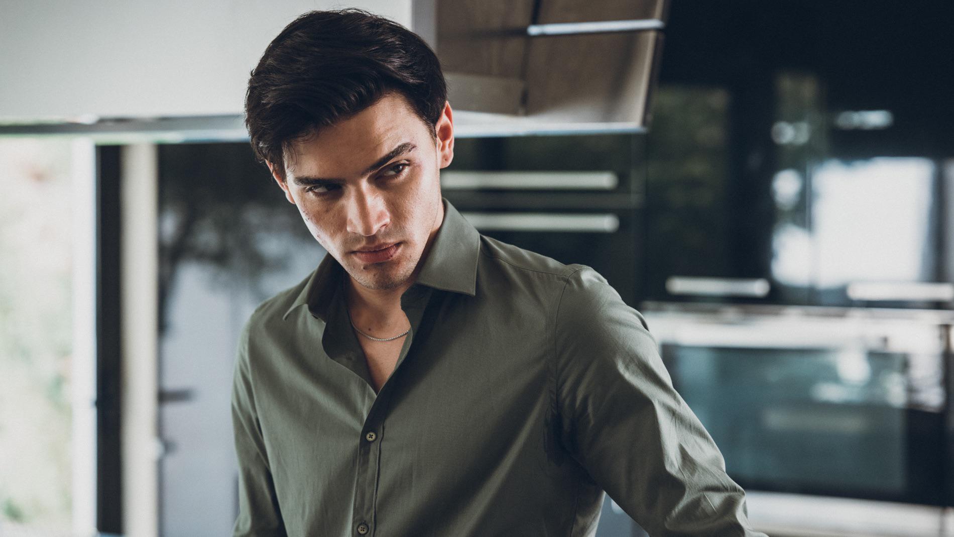 I cant stop seeing Gabriel Guevara now as Rhys!