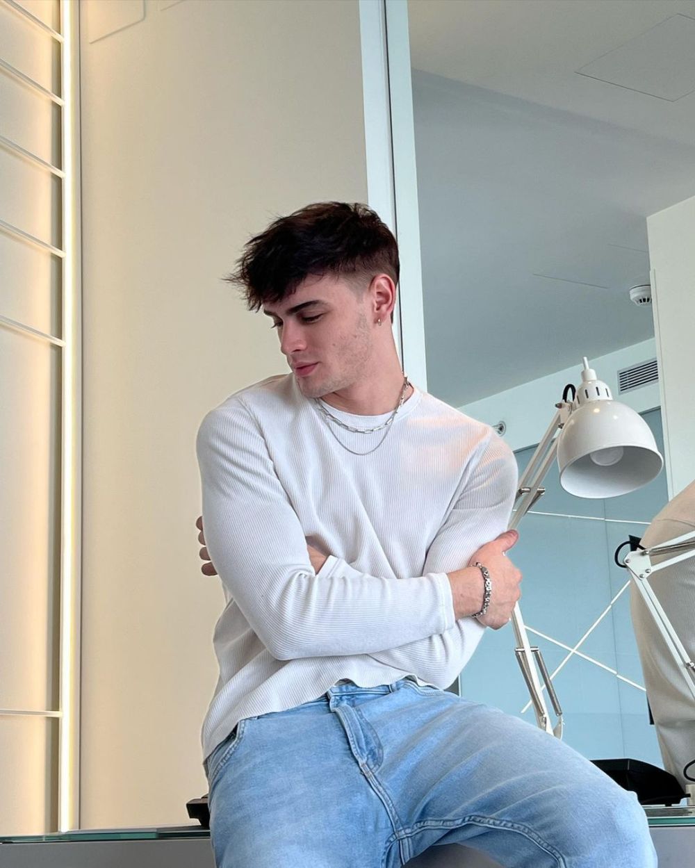 OOTD Kece ala Gabriel Guevara, Aktor di Film My Fault