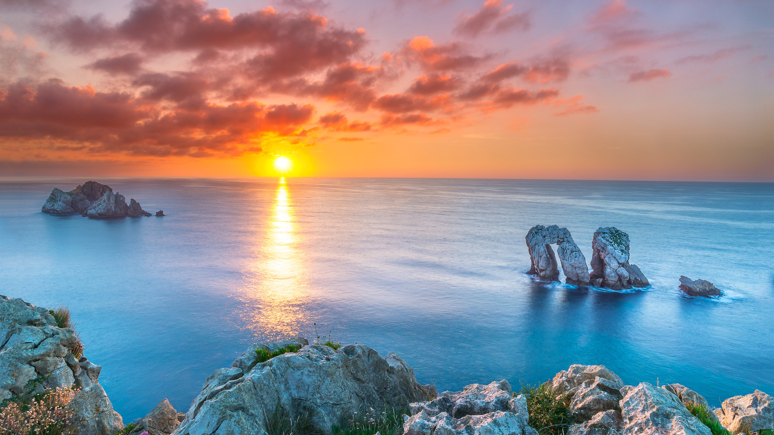 Wallpaper Spain, Cantabria, Bay of Biscay, sea, rocks, sky, clouds, sunset 2560x1440 QHD Picture, Image