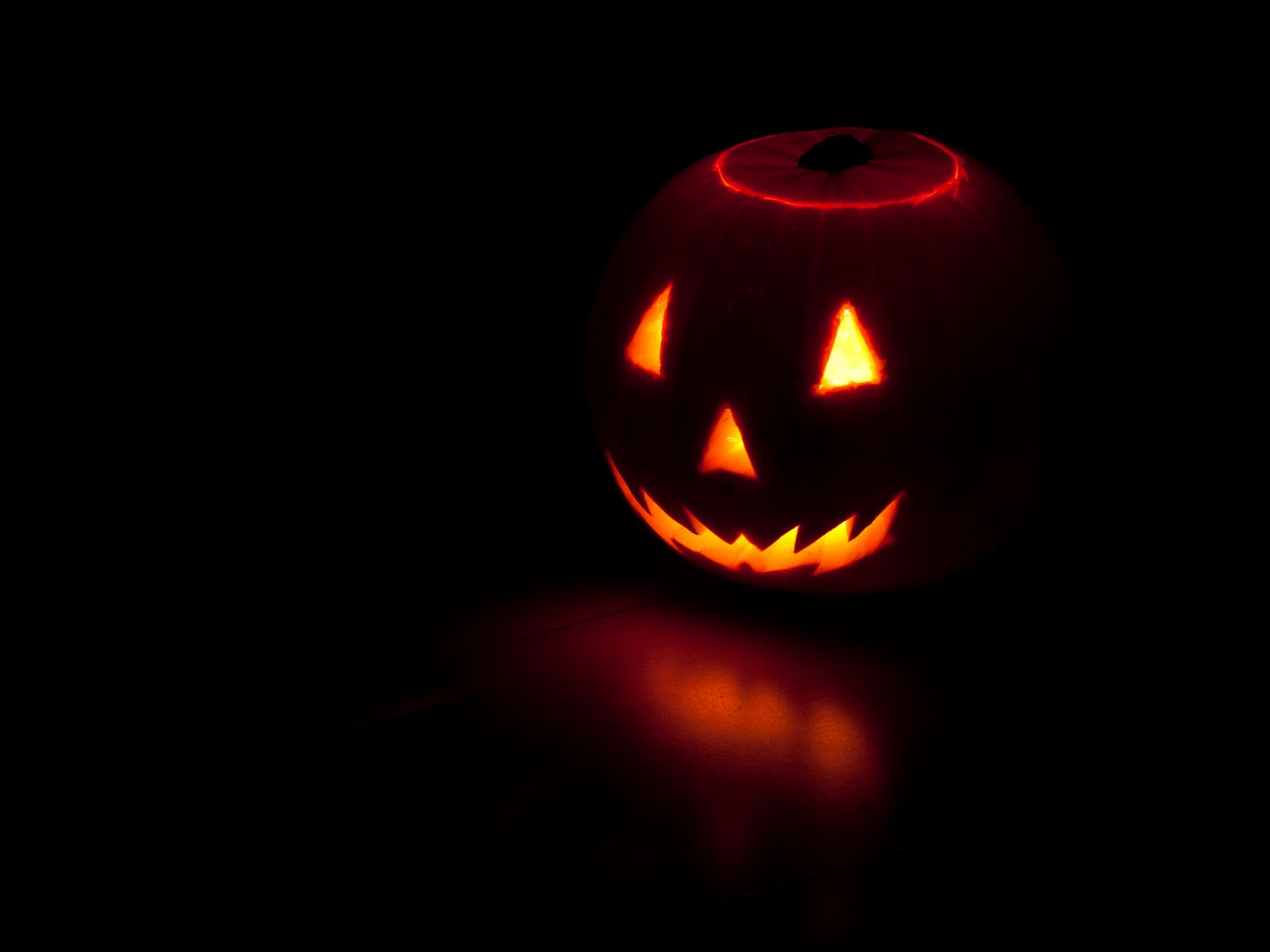 Download wallpaper 1600x1200 halloween, pumpkin, dark, autumn standard 4:3 HD background