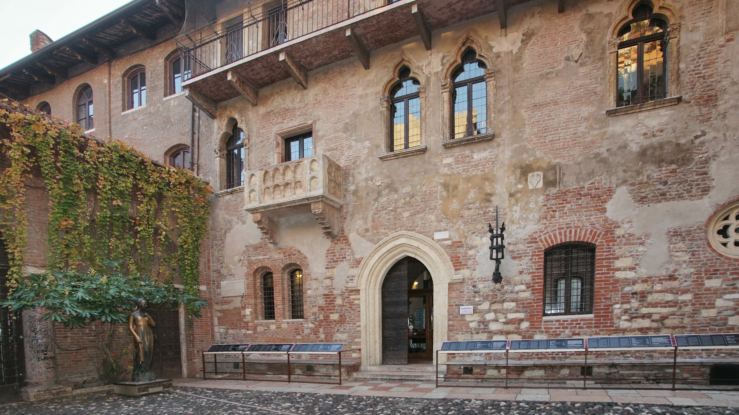 Juliet's House in Verona City Centre and Activities