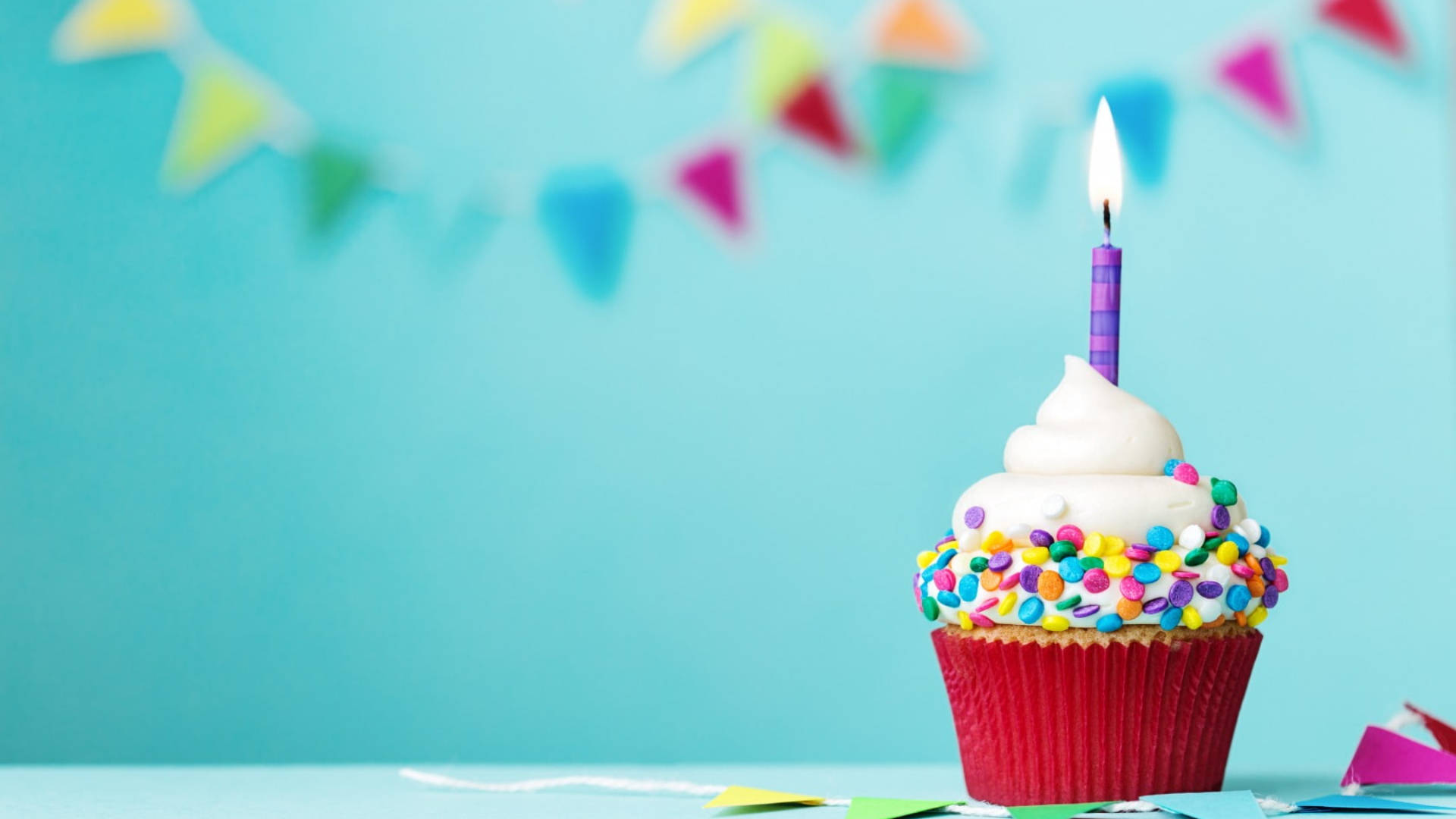 Download Birthday Cupcake Full Screen Desktop Wallpaper