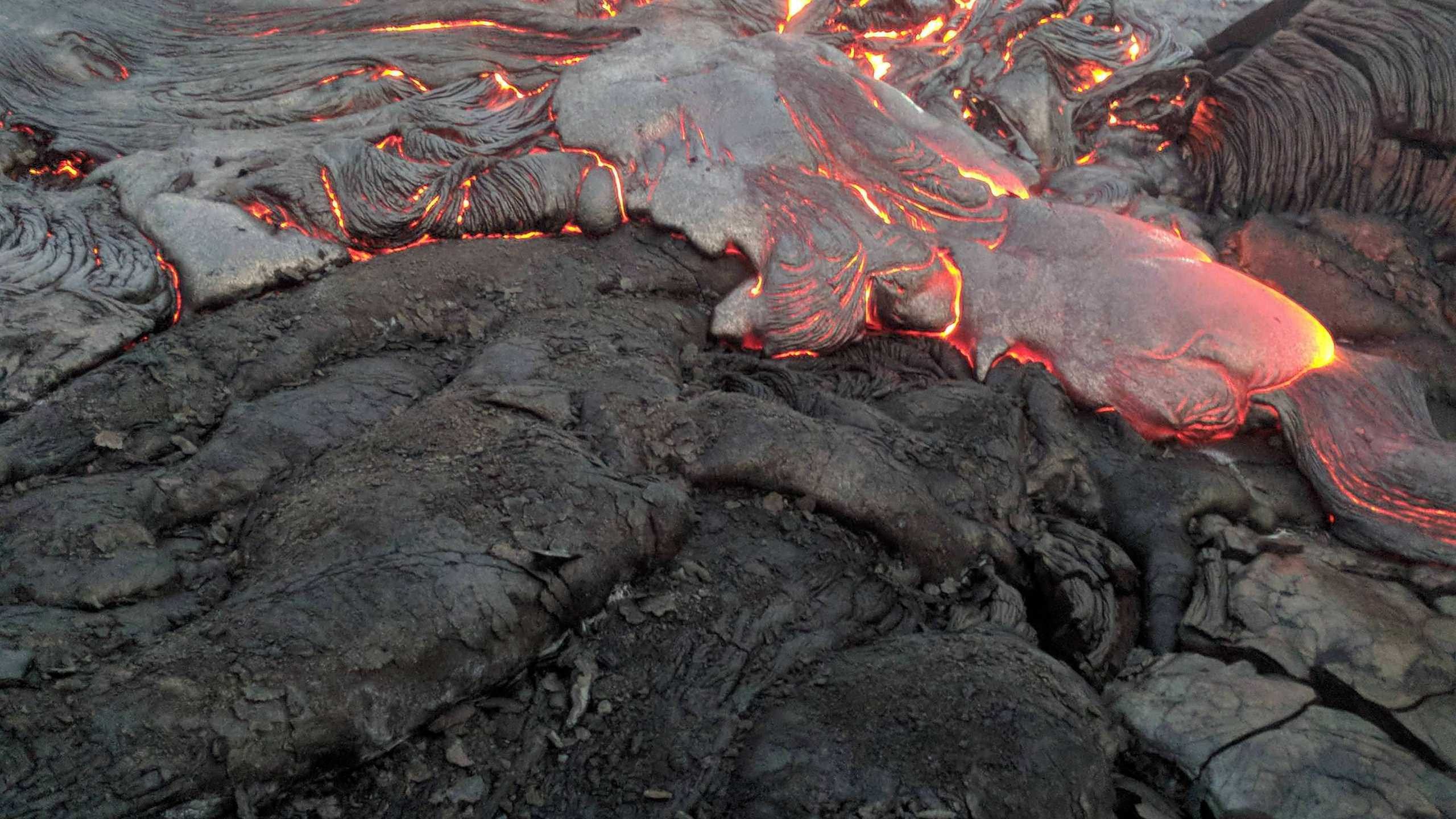 Lava Flow on the Big Island of Hawaii HD wallpaper