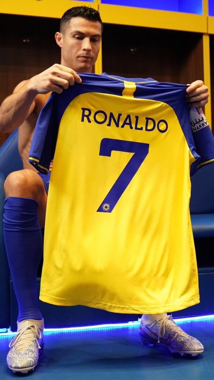 Cristiano Ronaldo Al Nassr Wallpaper Free Cristiano Ronaldo Al Nassr Background