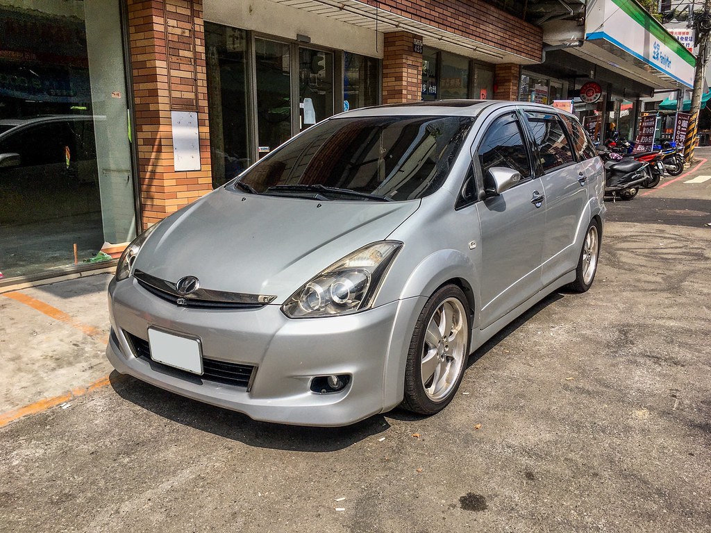 Toyota Wish (JDM look)