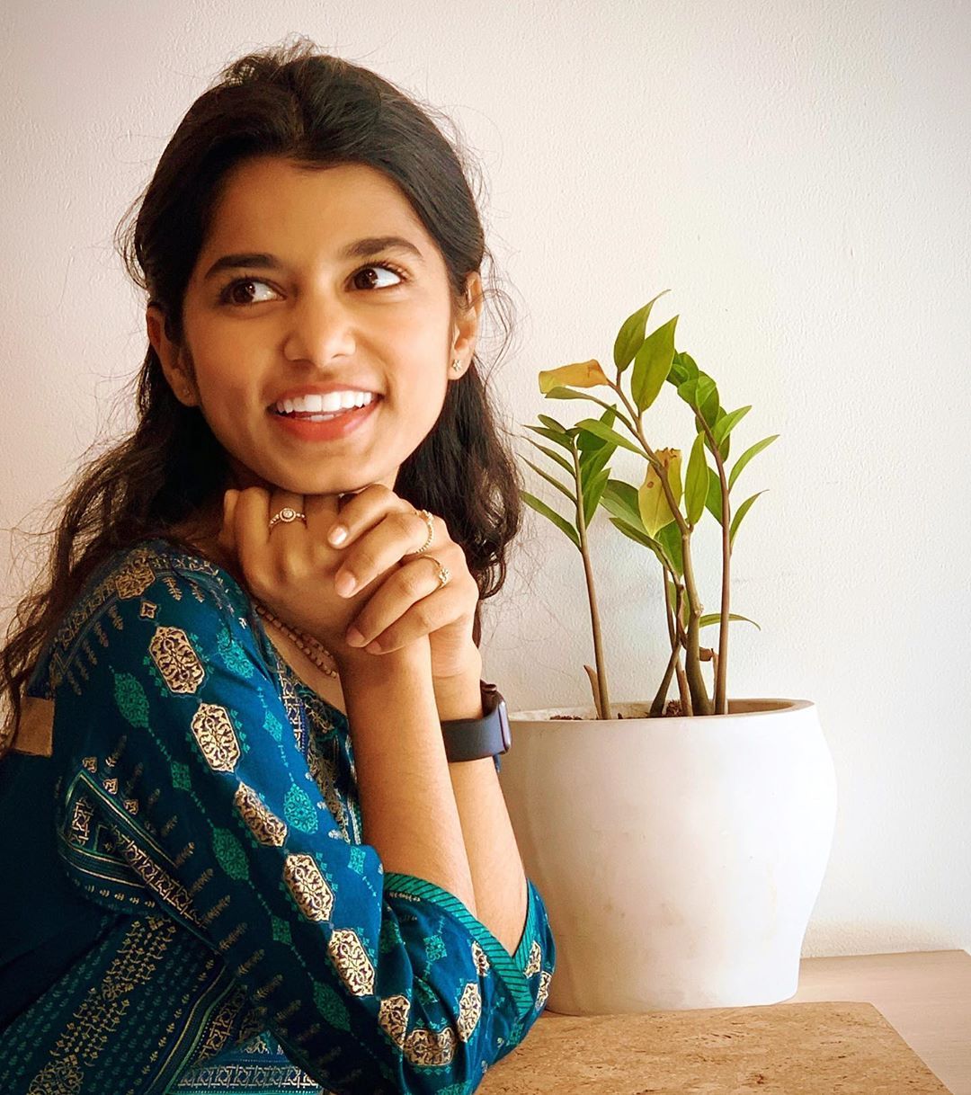 74k Likes, 737 Comments R Thakur on Instagram: “You are the prettiest when you smile ❤️. #ma. When you smile, Singer, Female artists