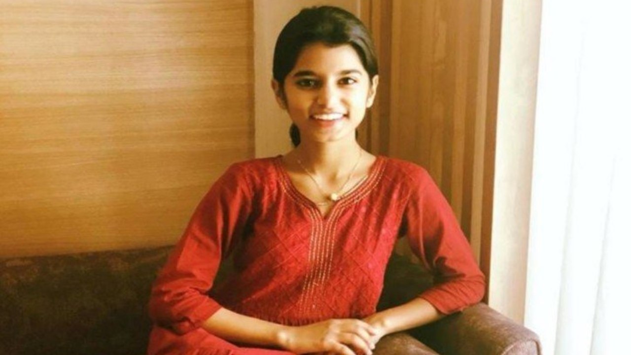 Listen To Maithili Thakur's Versatile Singing Notes In Different Languages