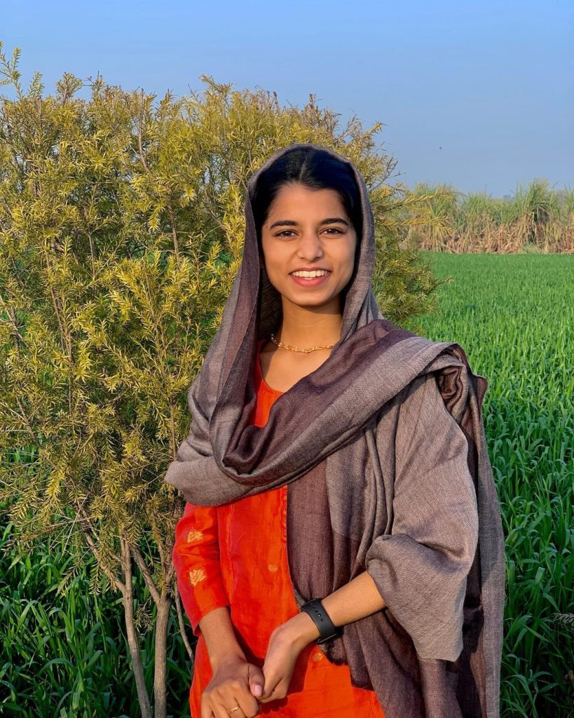 Maithili Thakur Age Wiki Biography, Family, Image, Brothers, Height, Weight -StarWikiBio