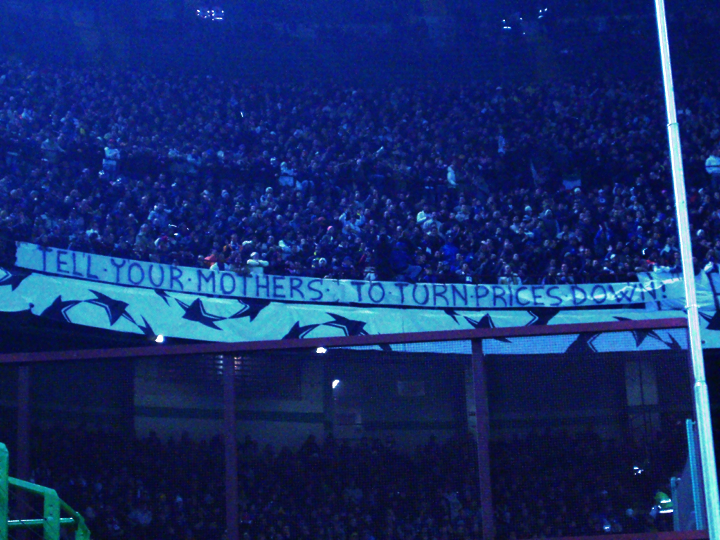 Striscione in curva nord